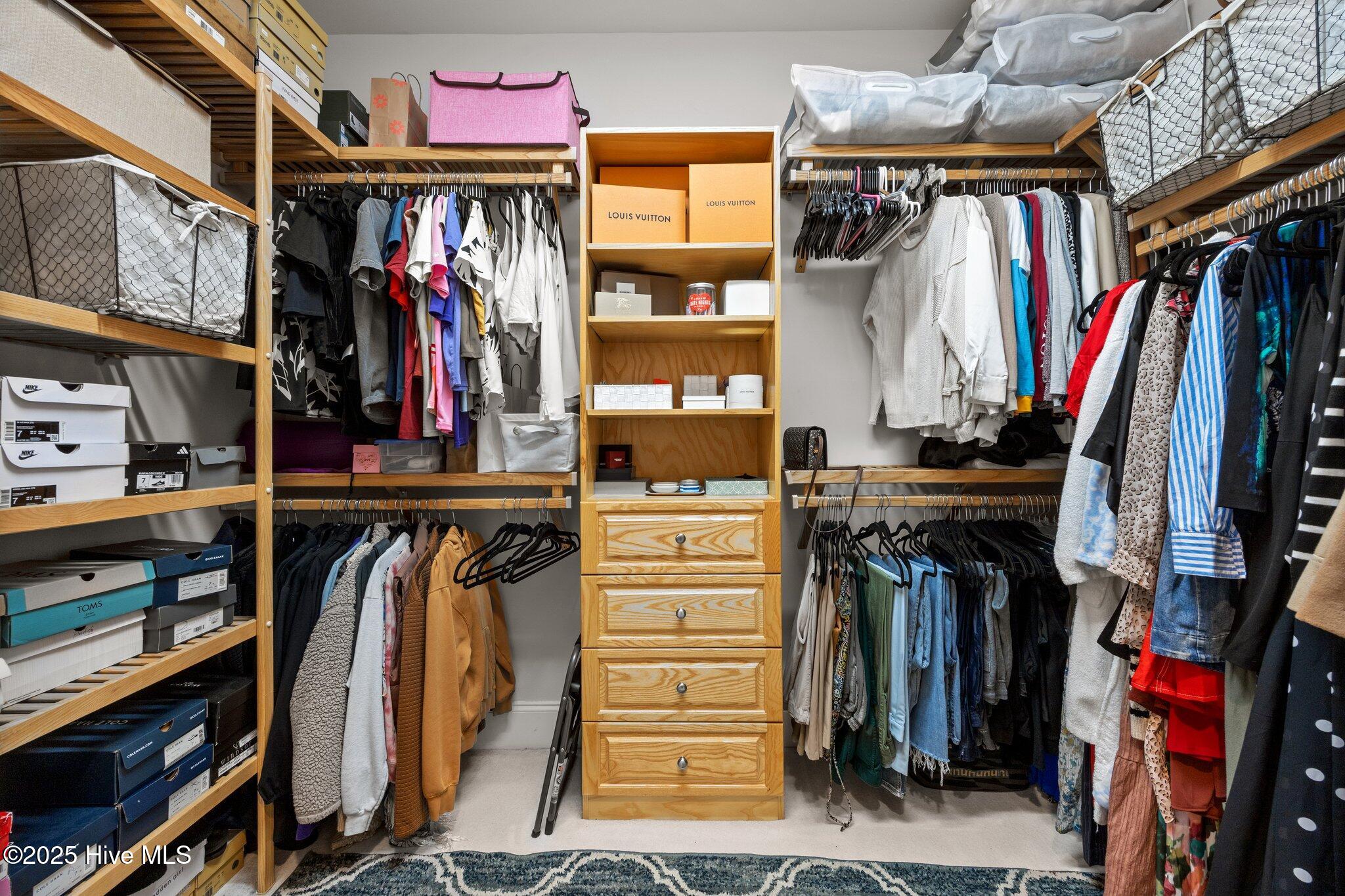 100516018 | Photo 30