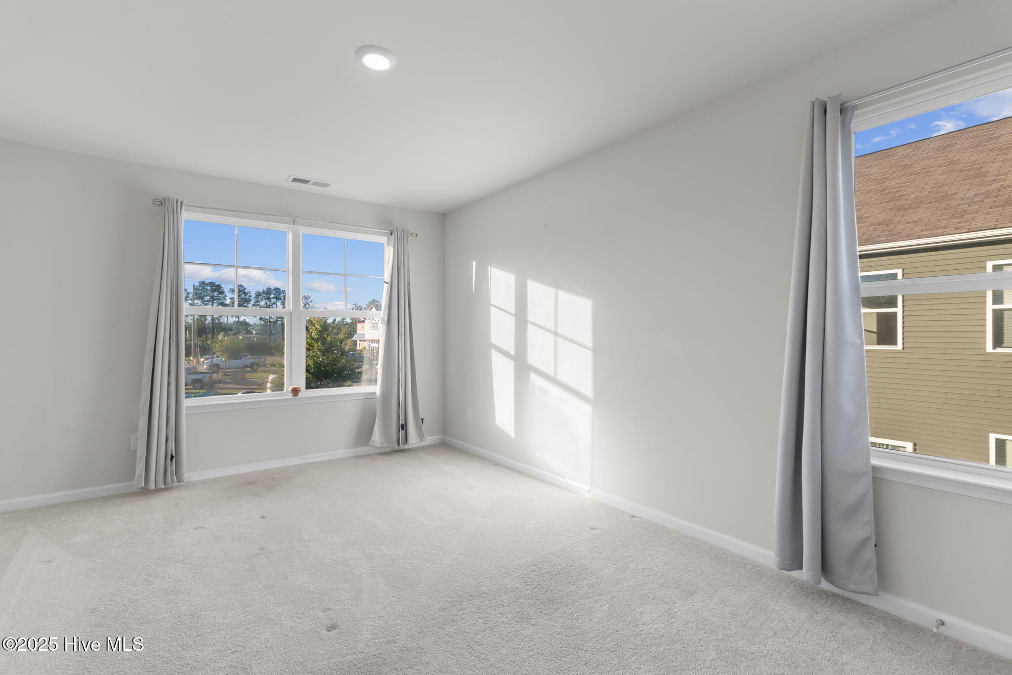 100538168 | Photo 35