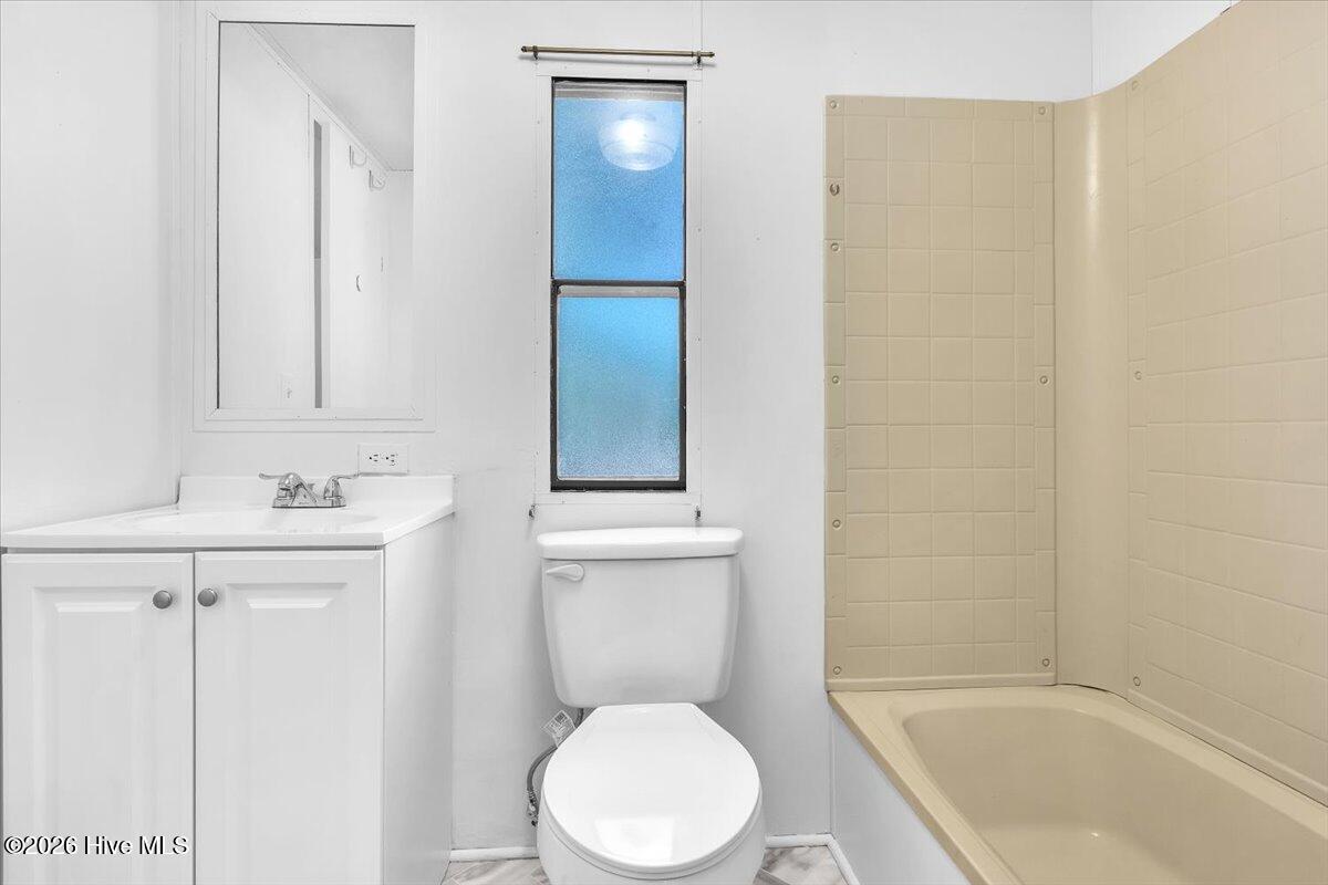 100549711 | Photo 28