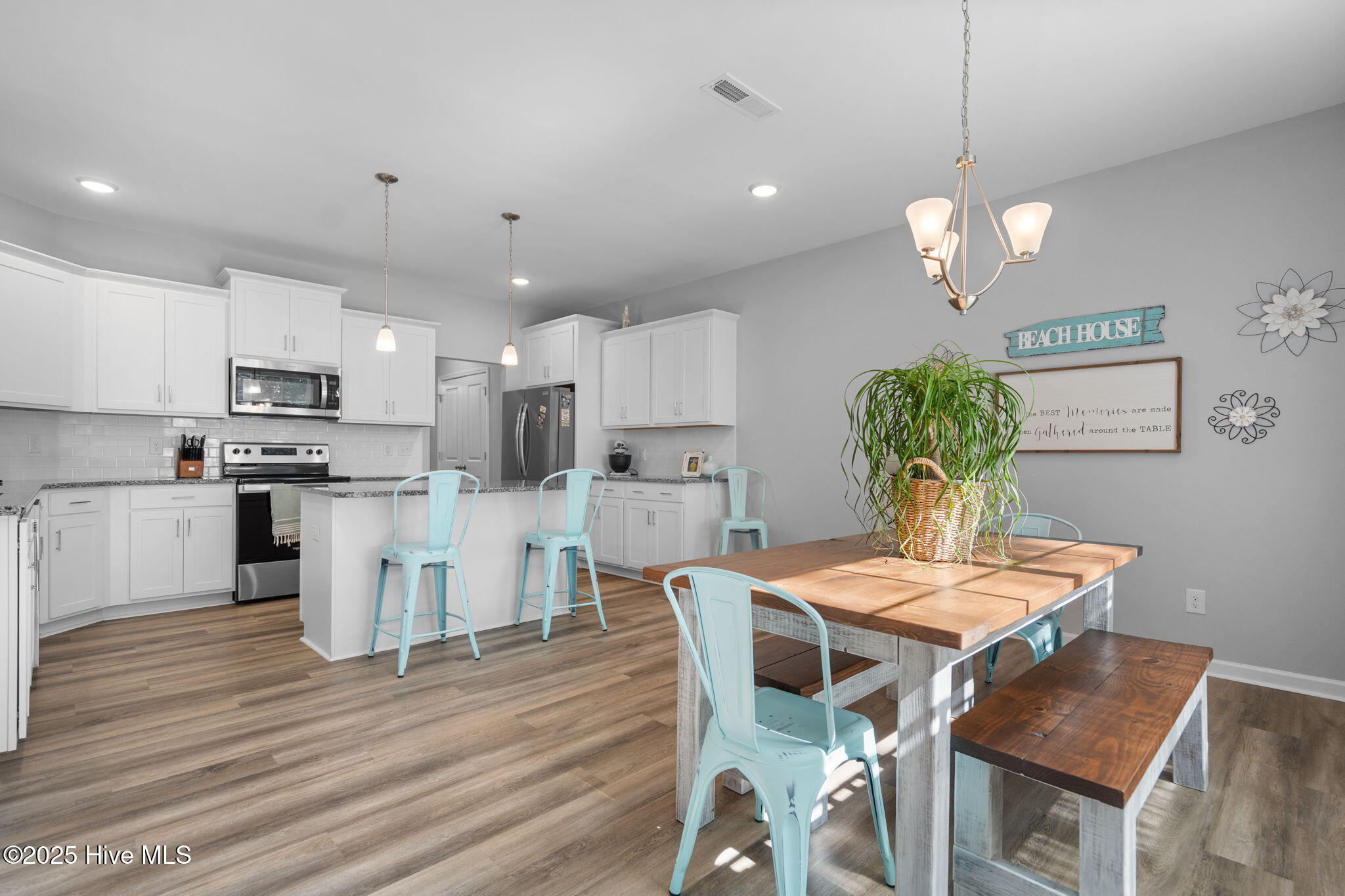 100528737 | Photo 23