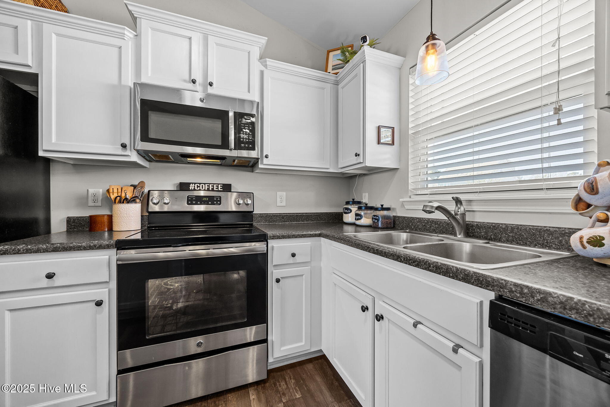 100537004 | Photo 12