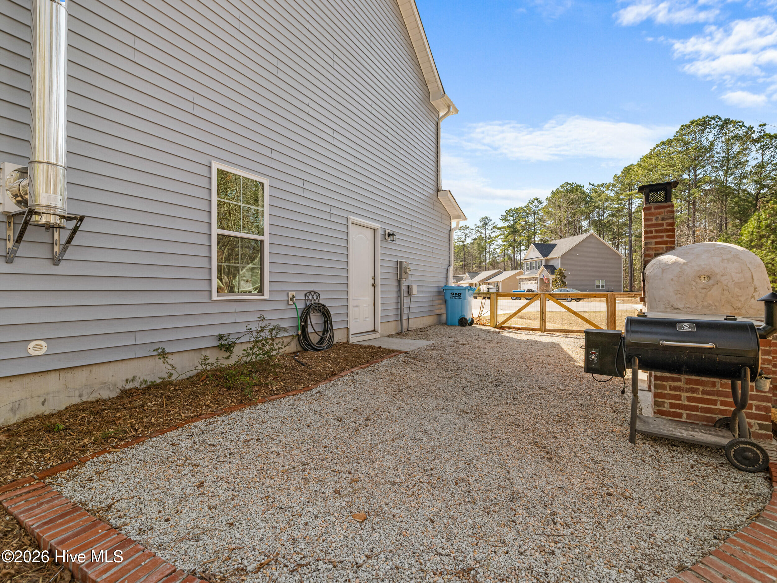 100558735 | Photo 54