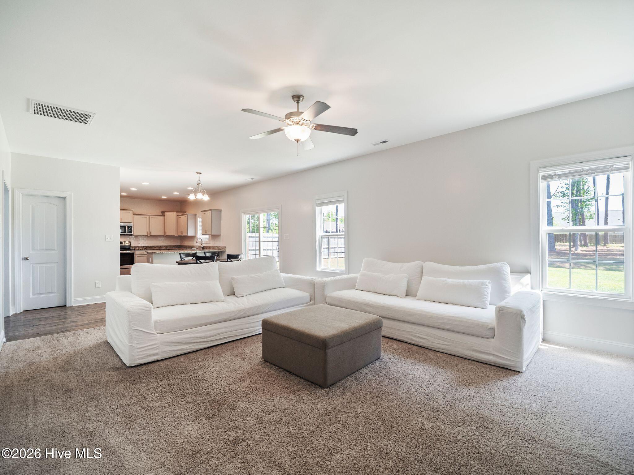 100570227 | Photo 24