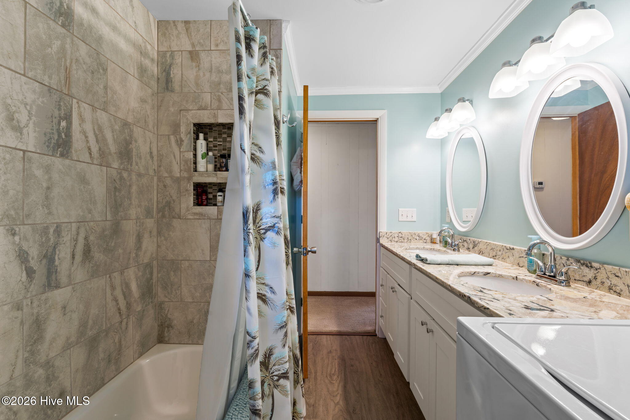 100562927 | Photo 13