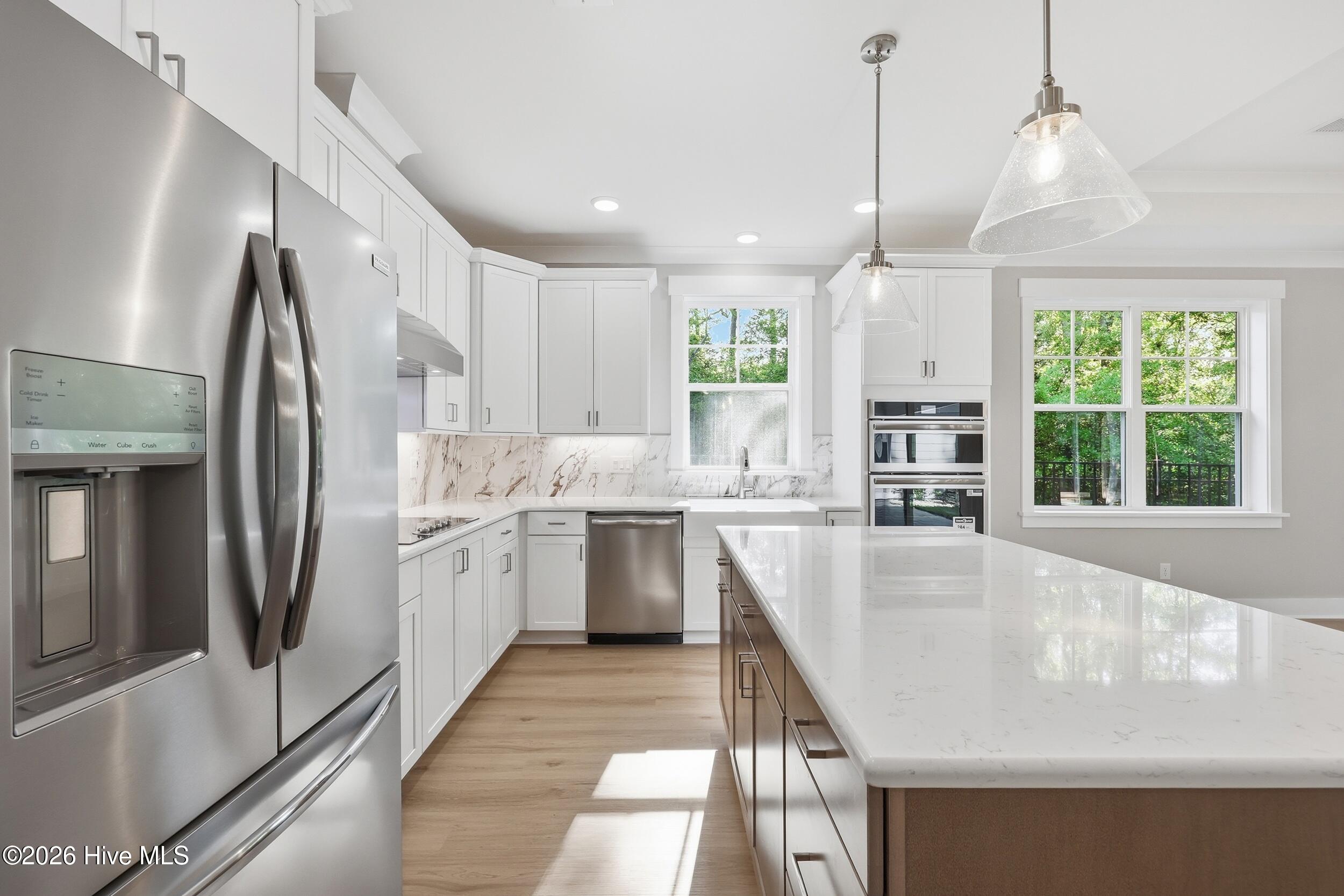 100548658 | Photo 12