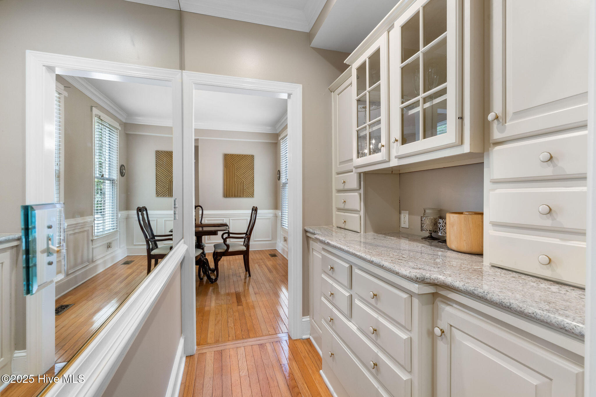 100556700 | Photo 41