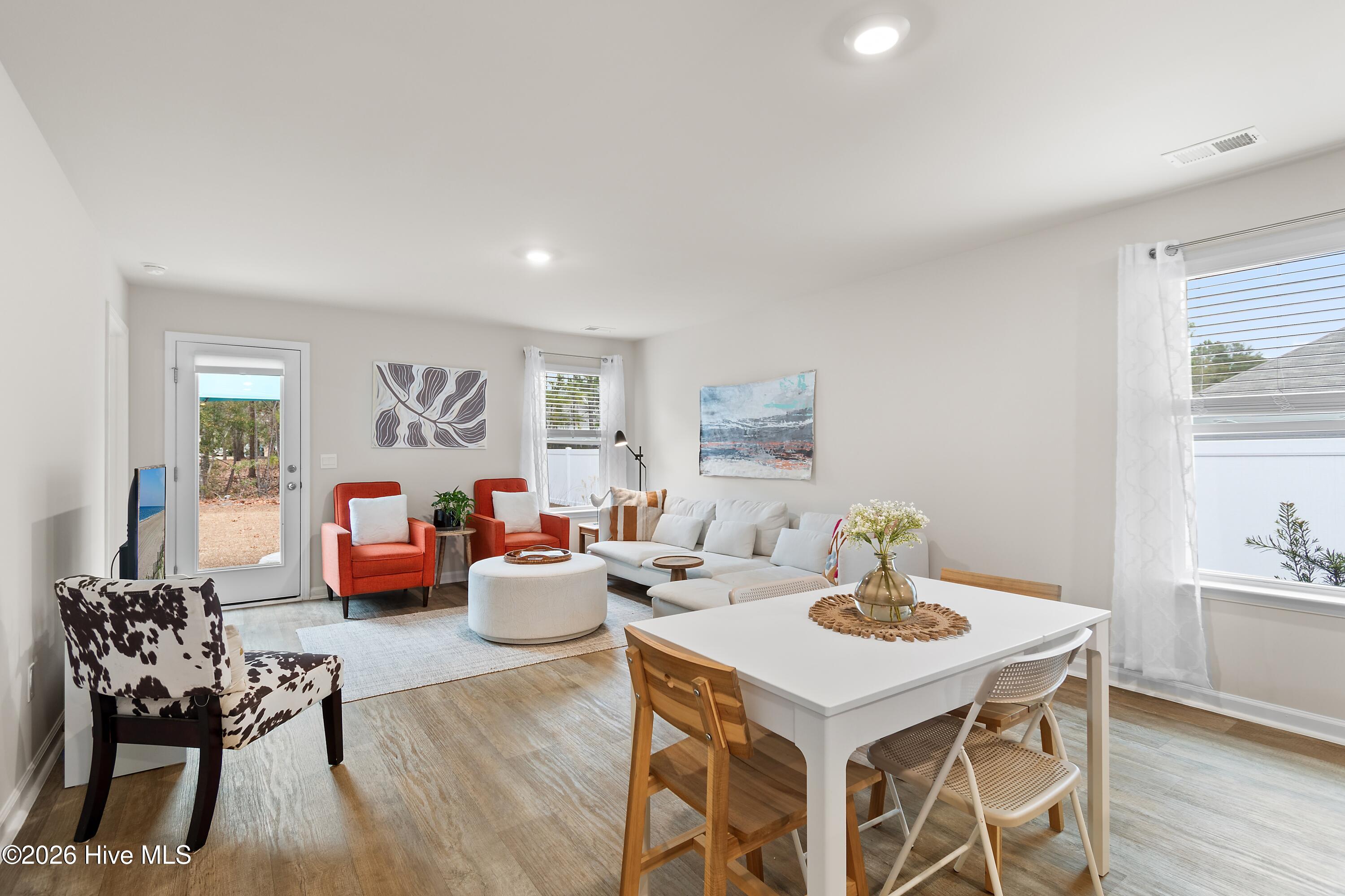 100549910 | Photo 15