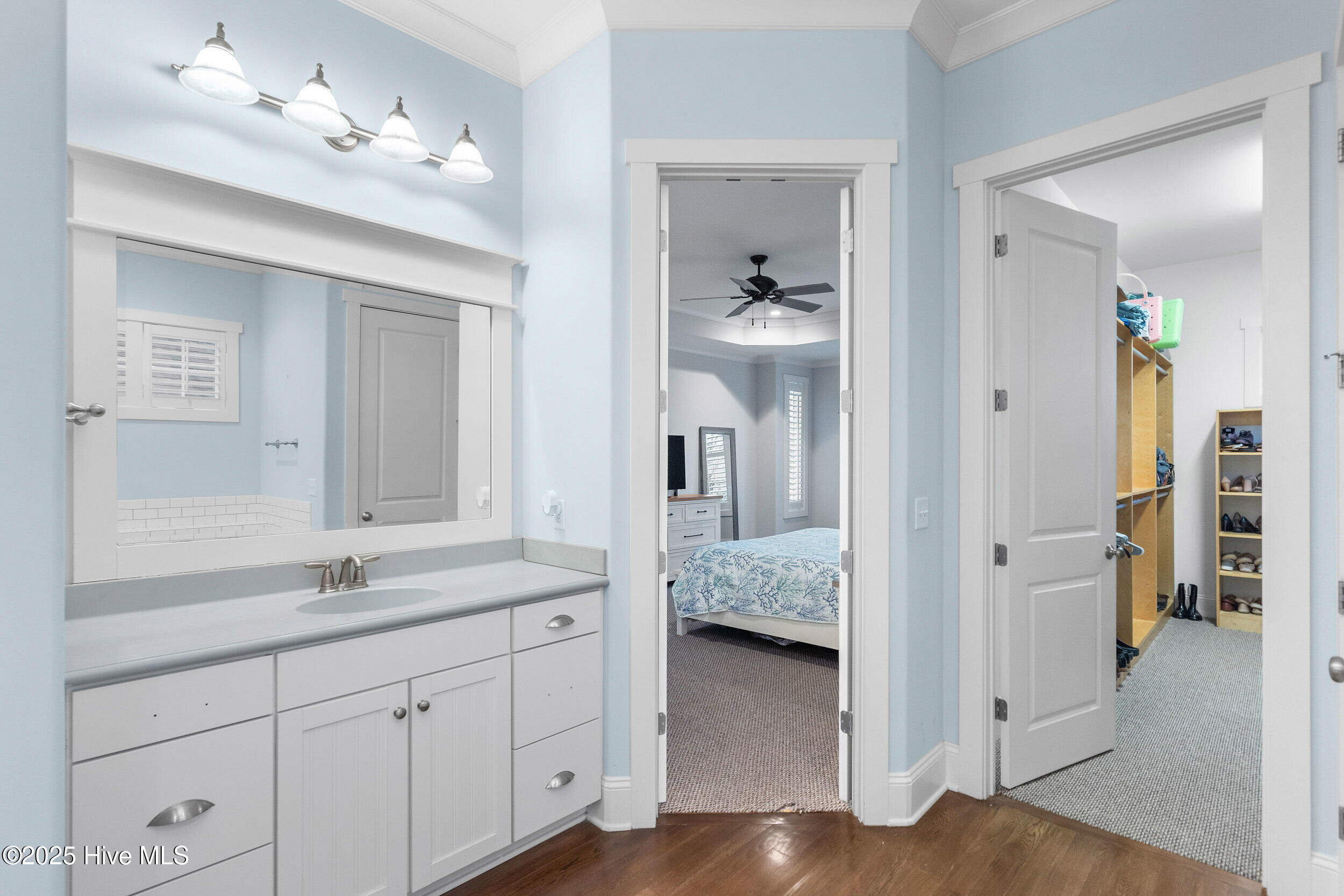 100524875 | Photo 24