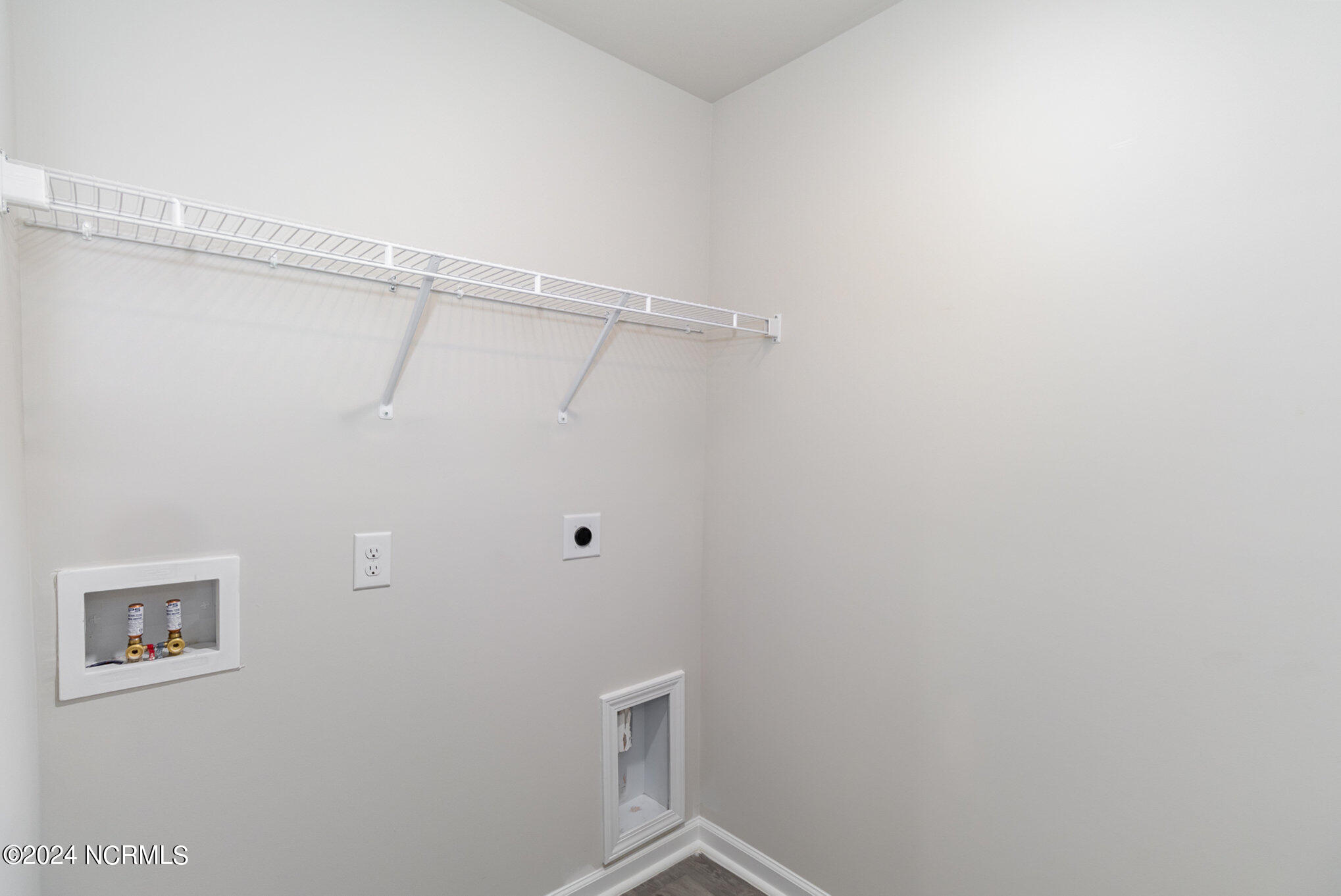 100548926 | Photo 15