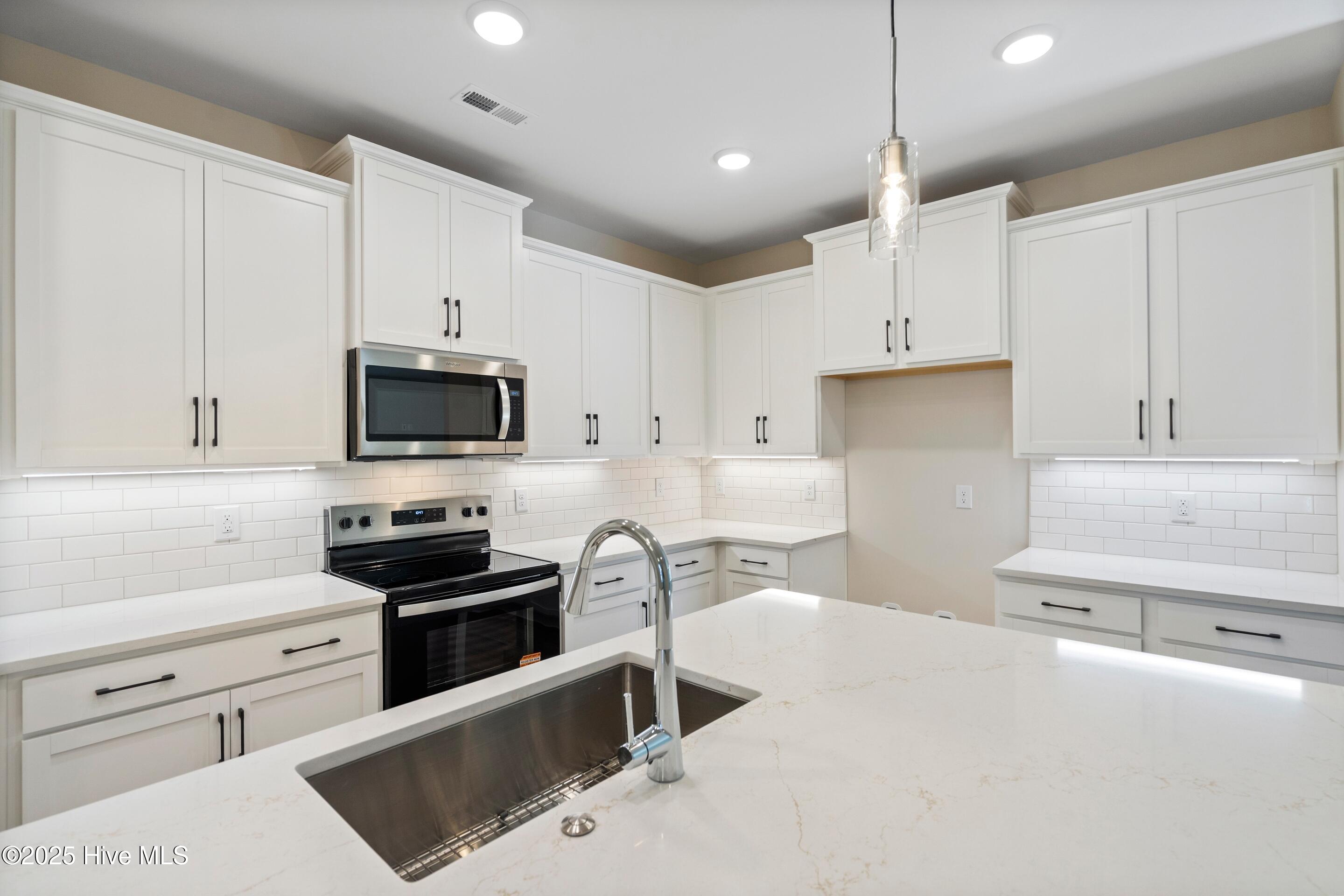 100543354 | Photo 25