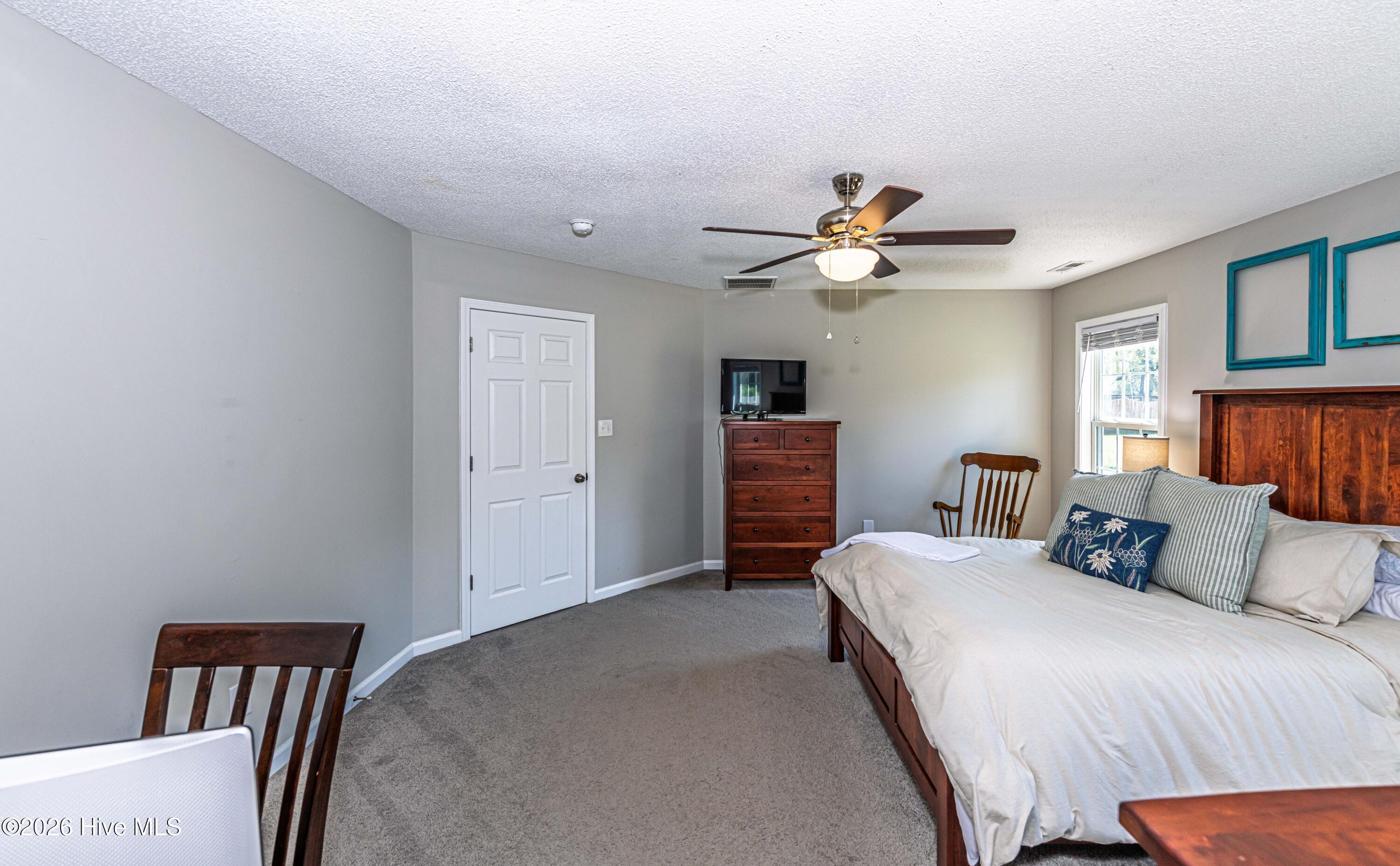 100565701 | Photo 23