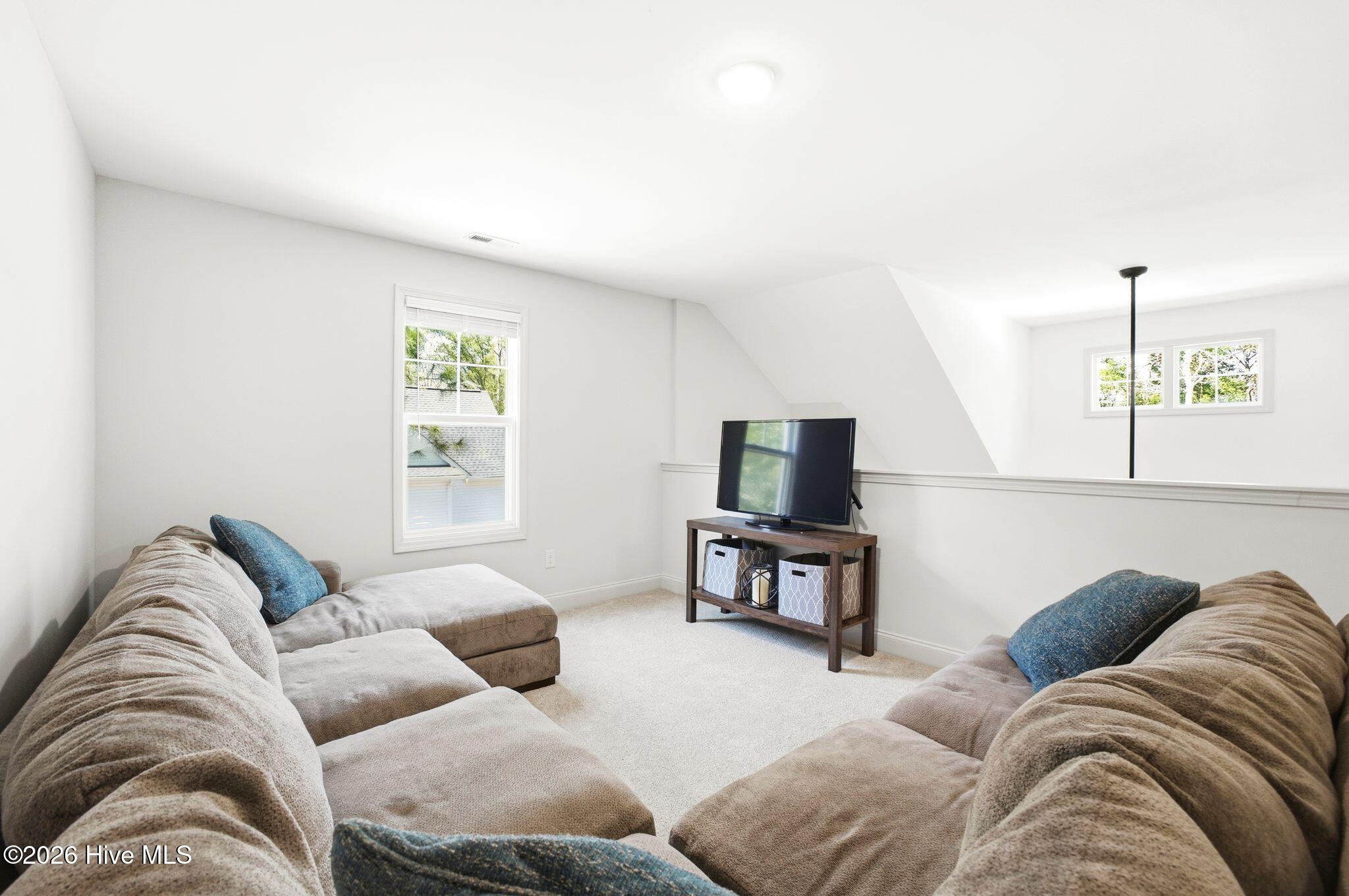 100568135 | Photo 44