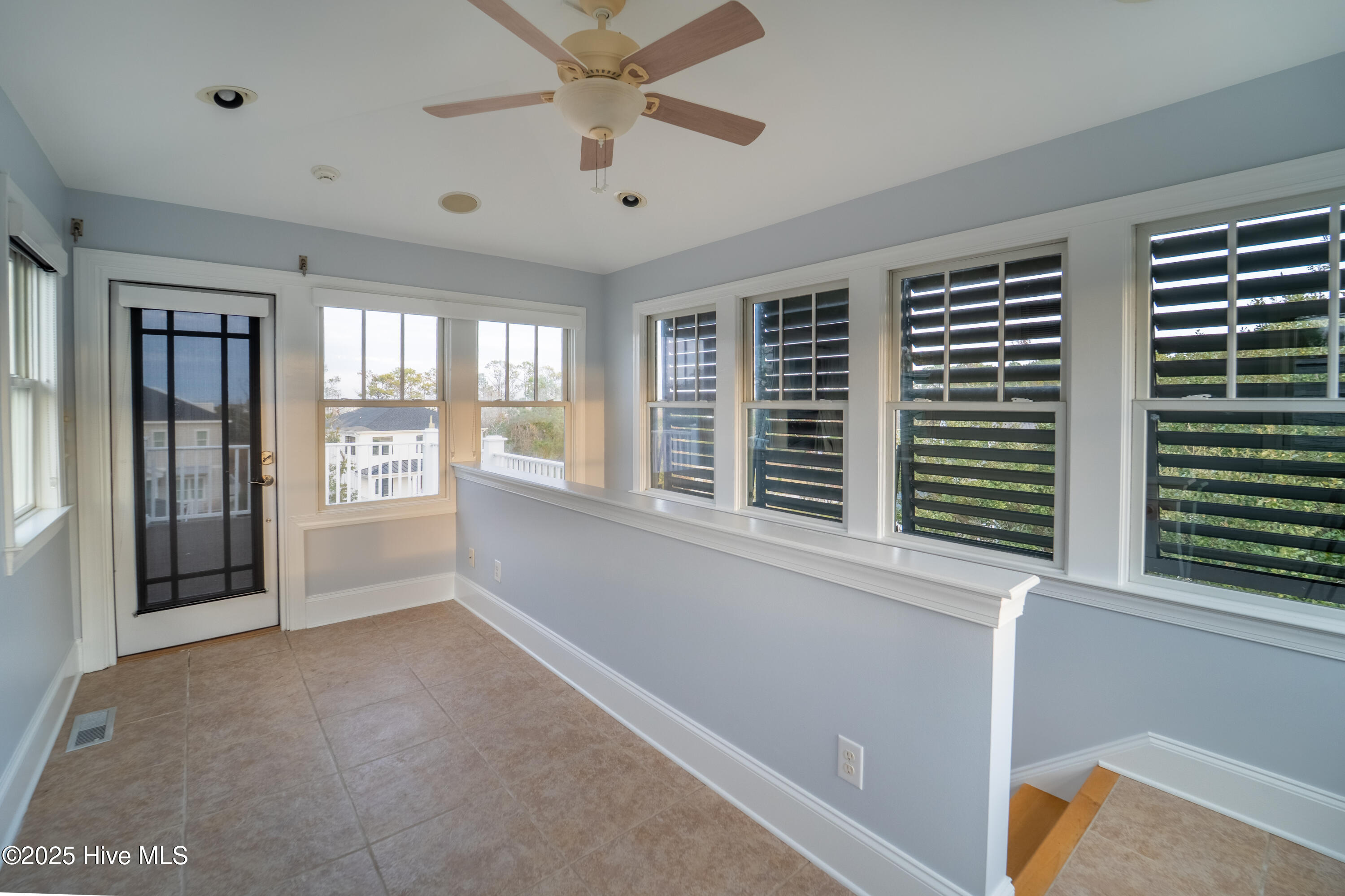 100544642 | Photo 45