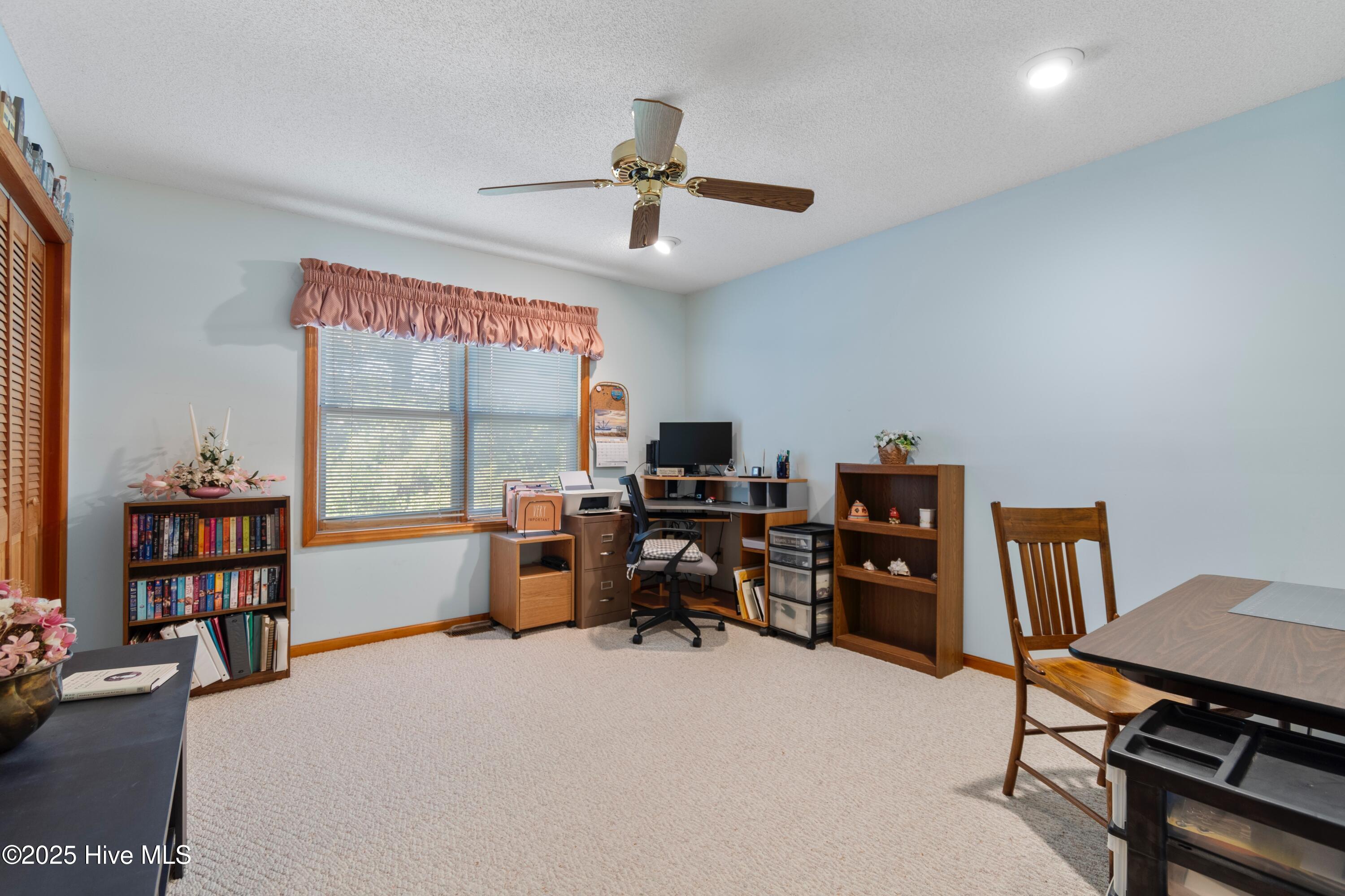 100533822 | Photo 16