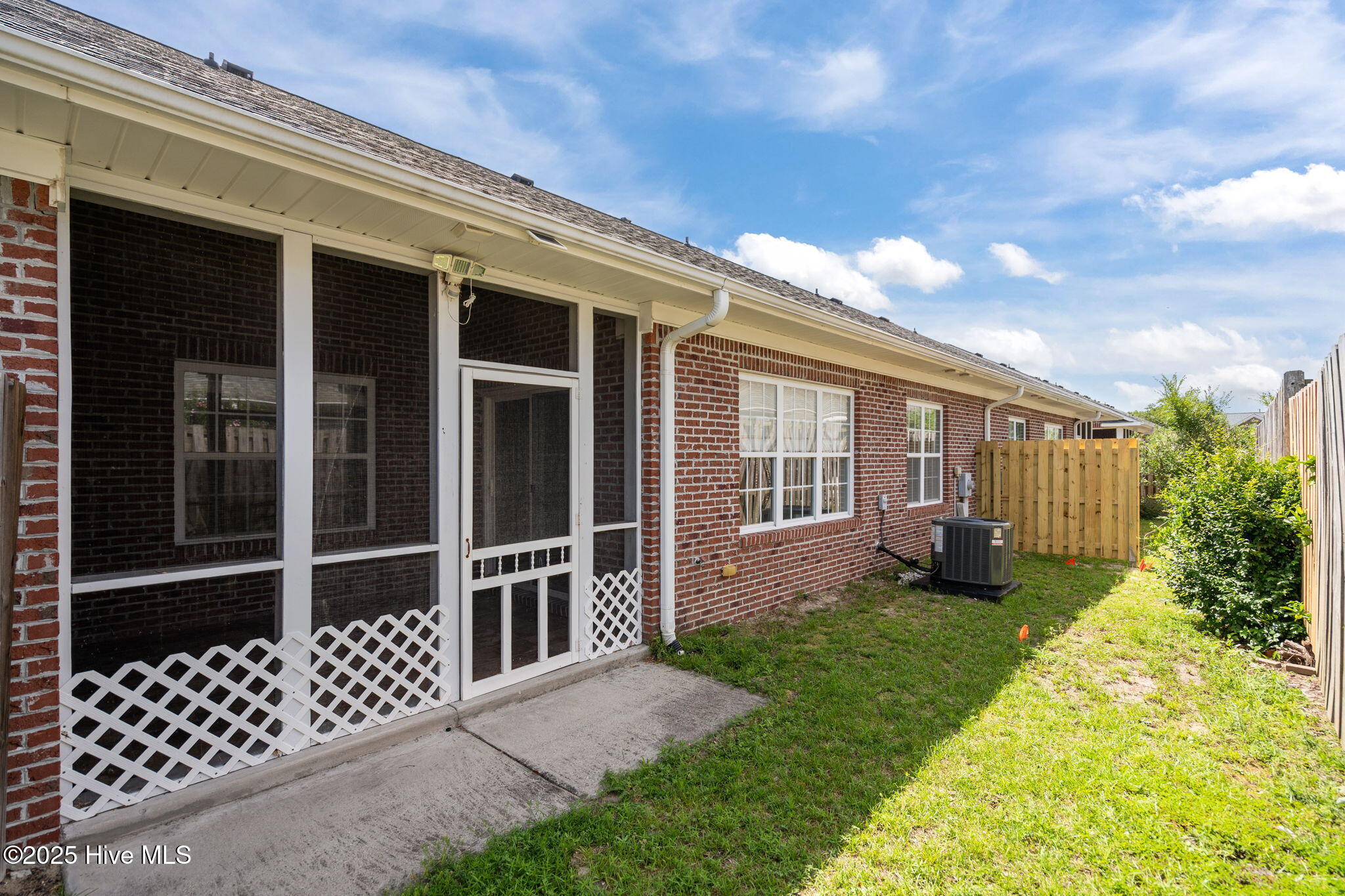 100559458 | Photo 30