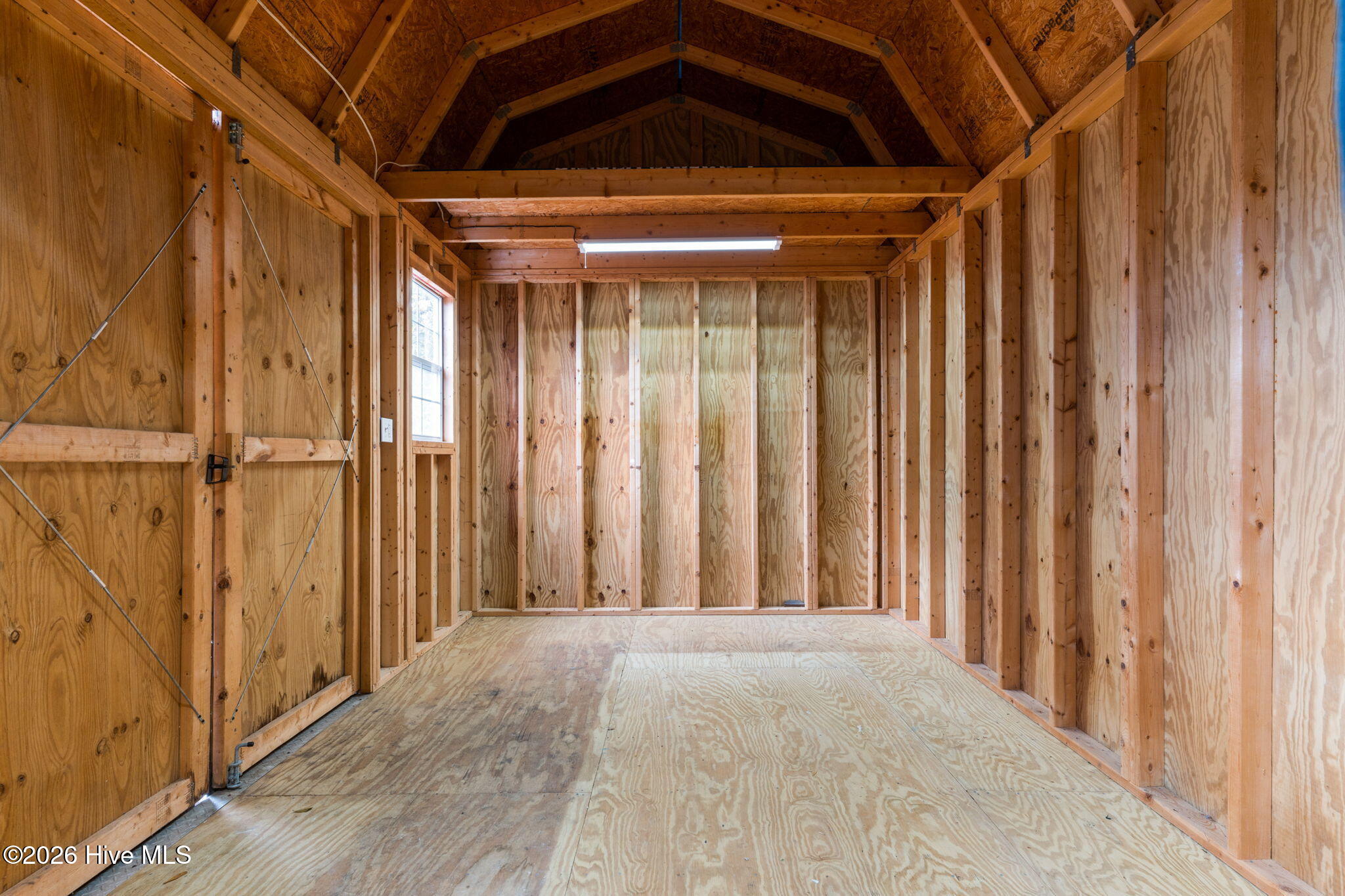 100548776 | Photo 42