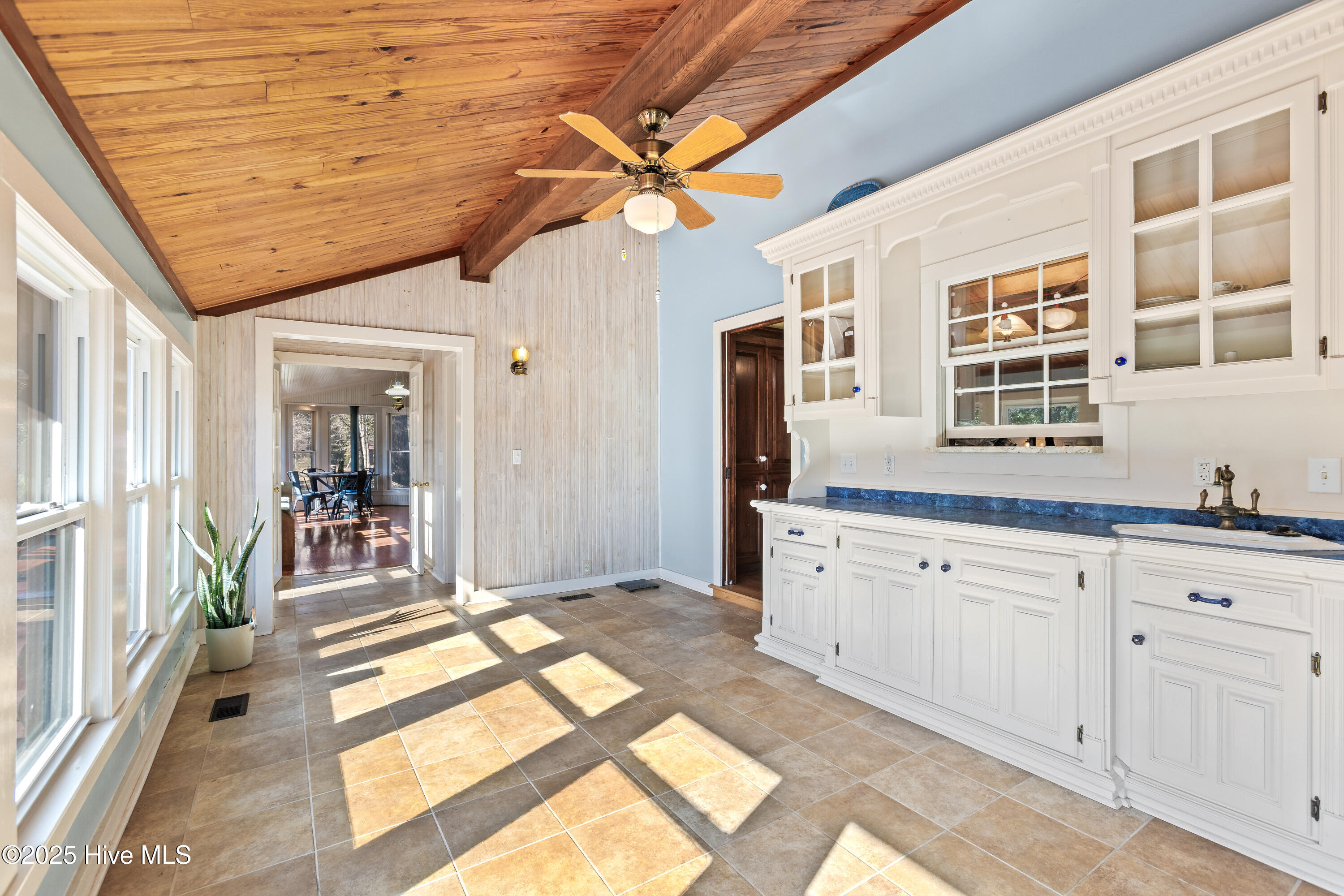 100556020 | Photo 16