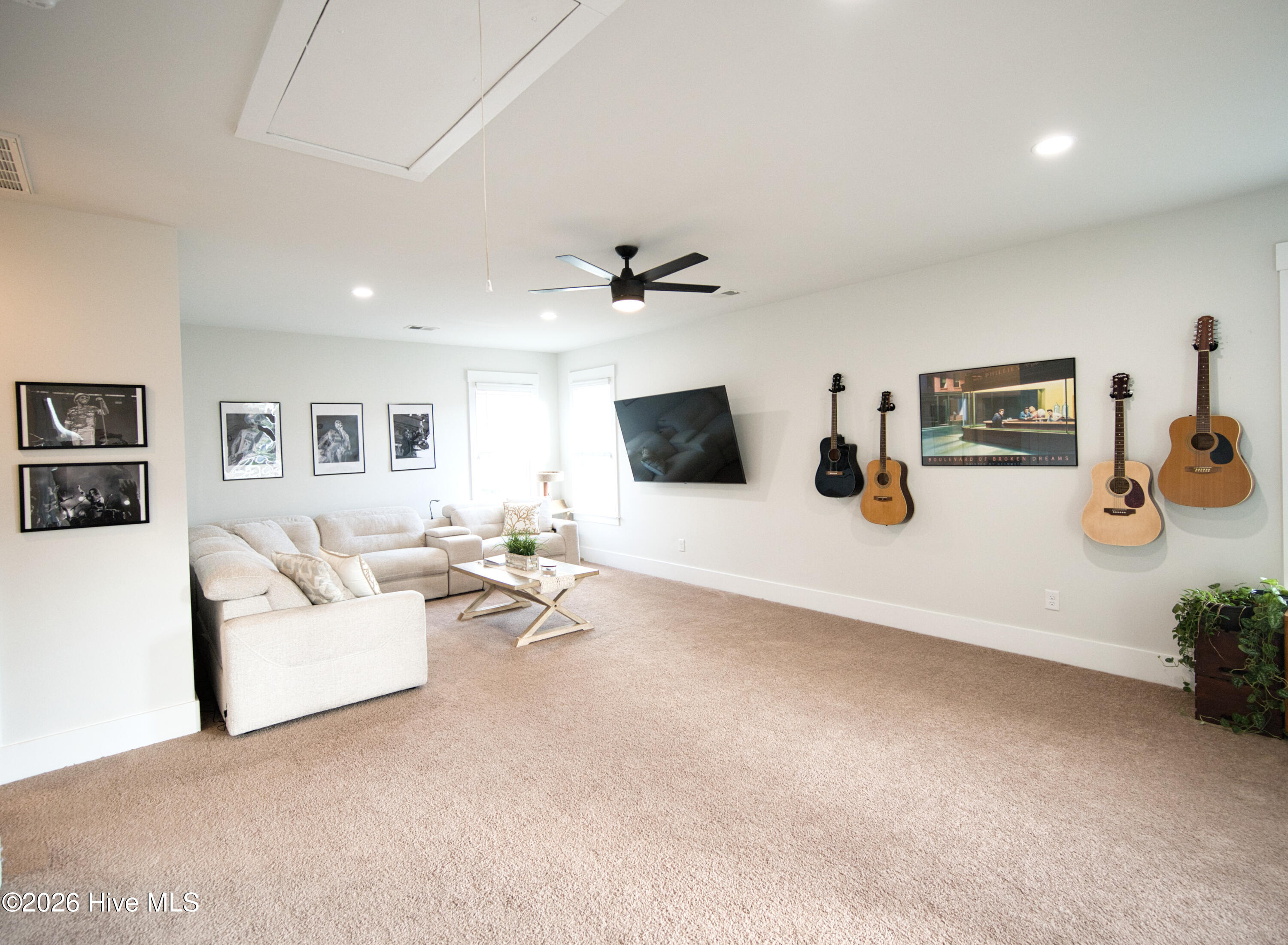 100551337 | Photo 50