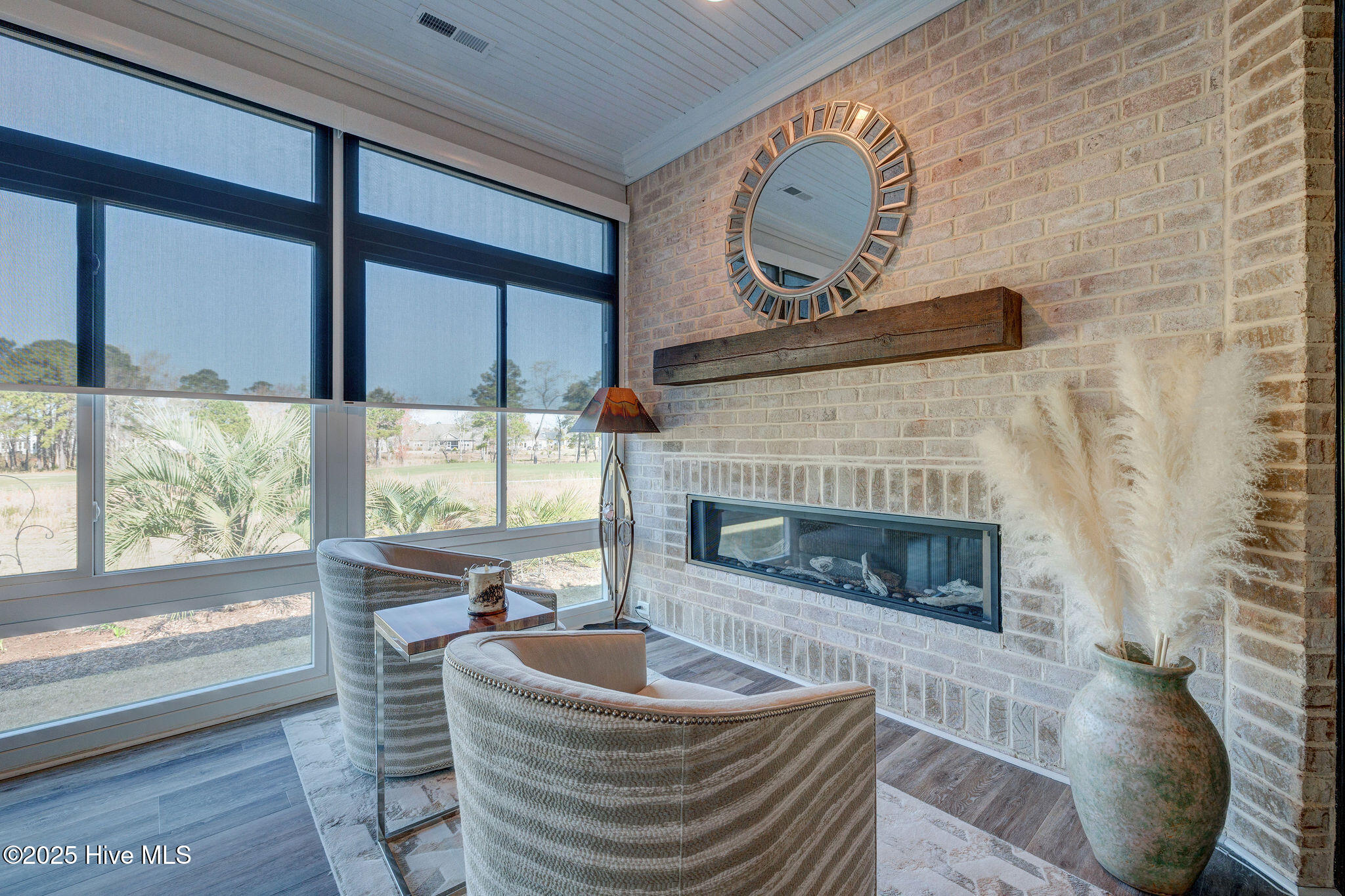 100550746 | Photo 18