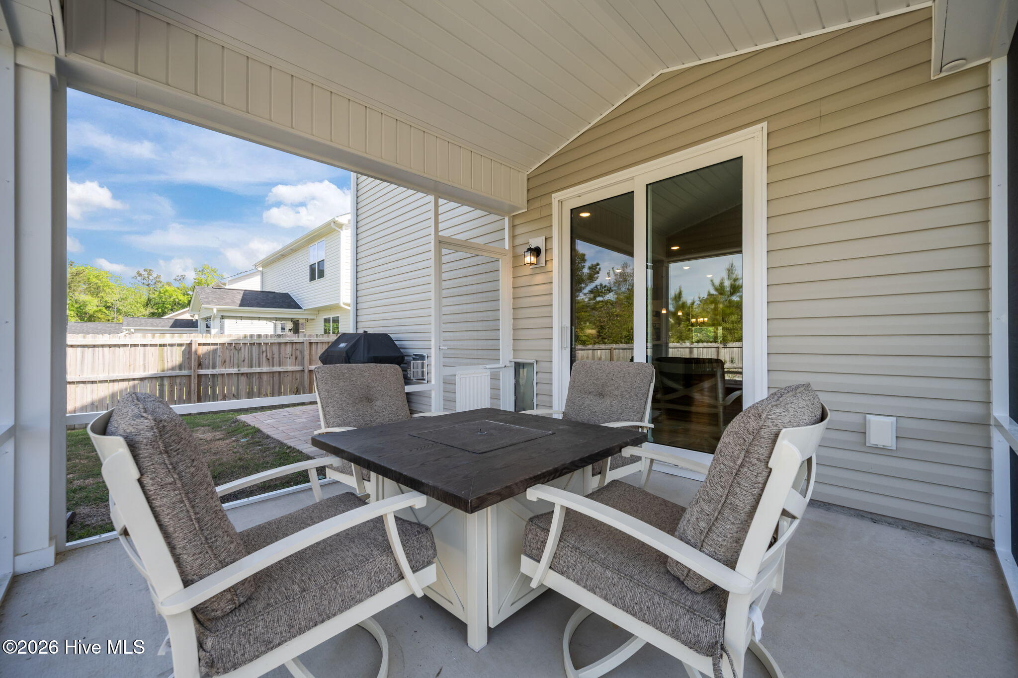 100567442 | Photo 38