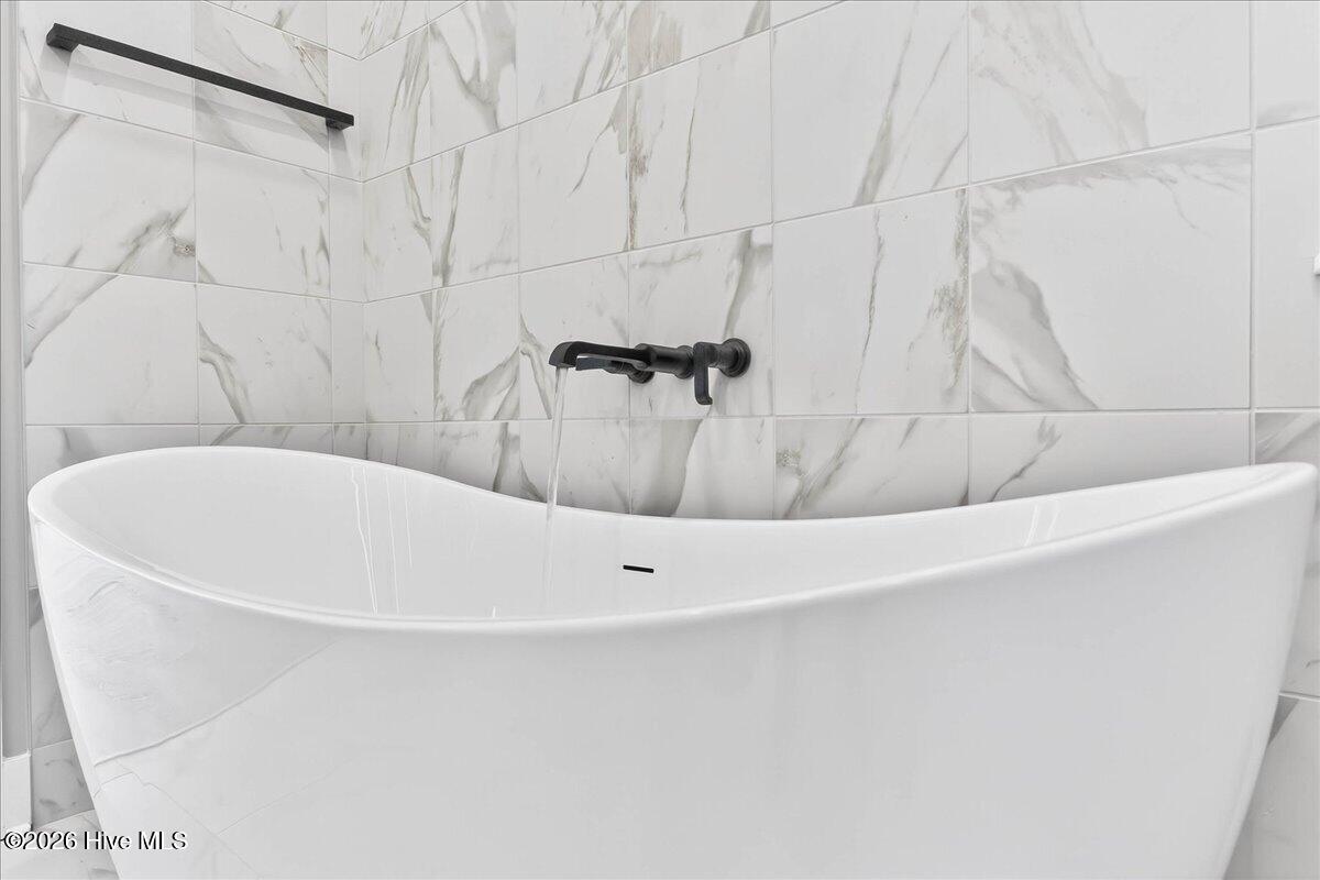 100562322 | Photo 48