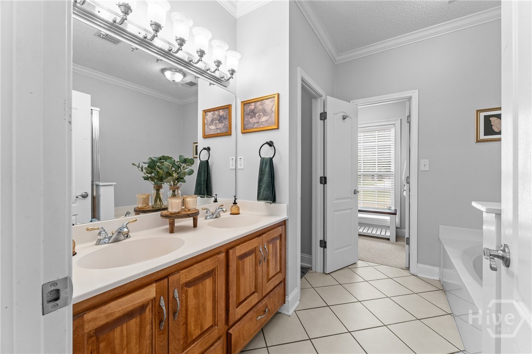 Main Bathroom ensuite with double vanity