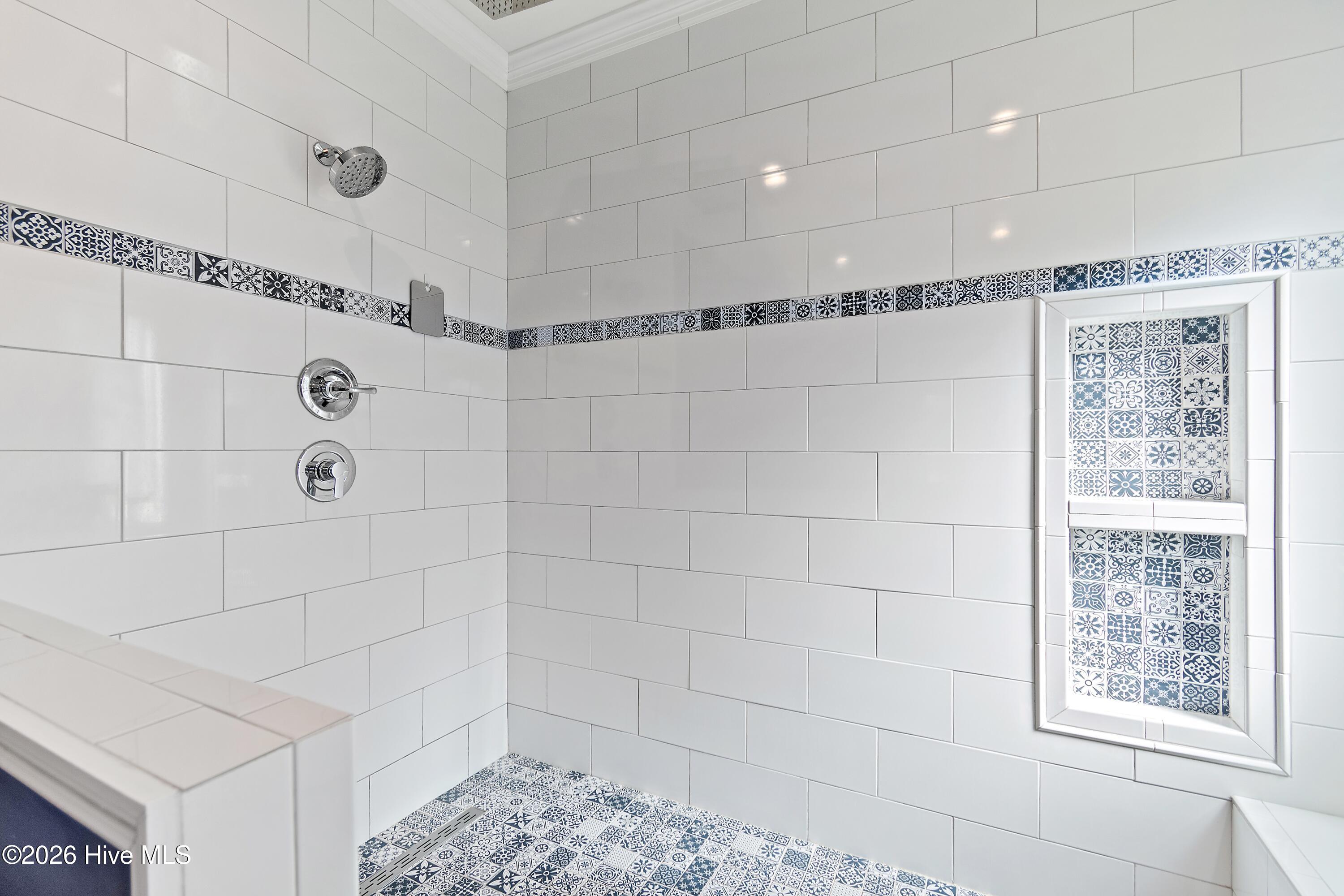 100558651 | Photo 35