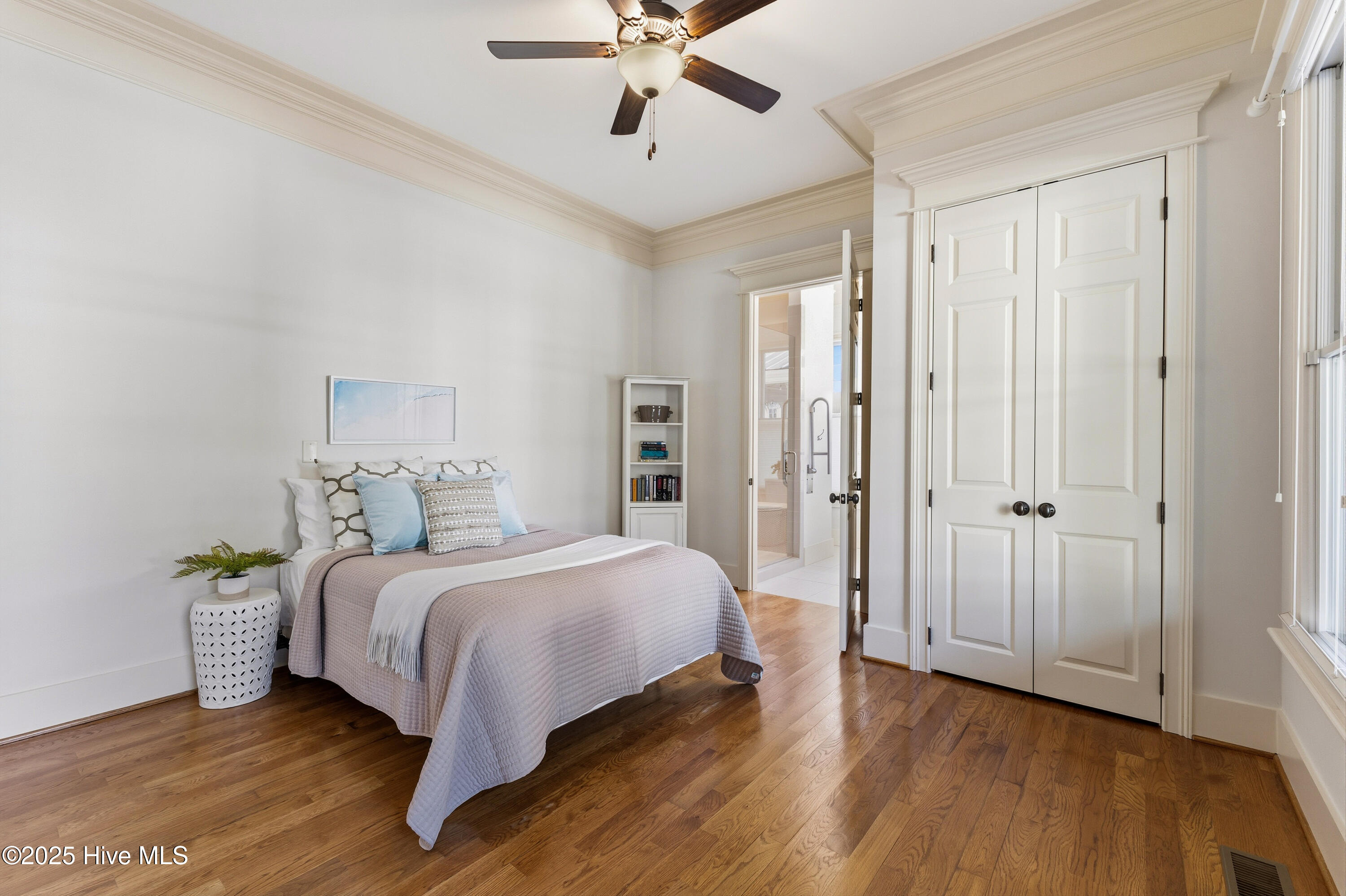 100541360 | Photo 22