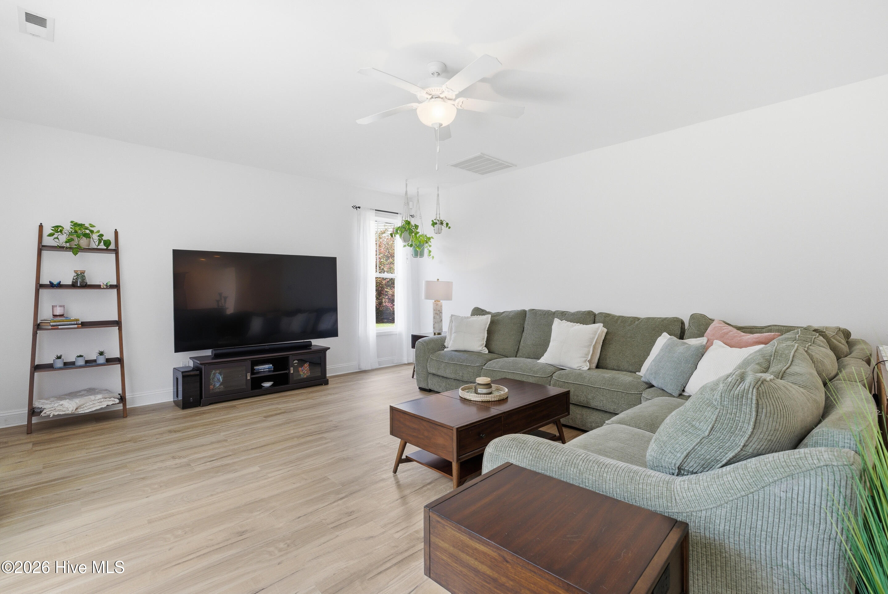 100563576 | Photo 12