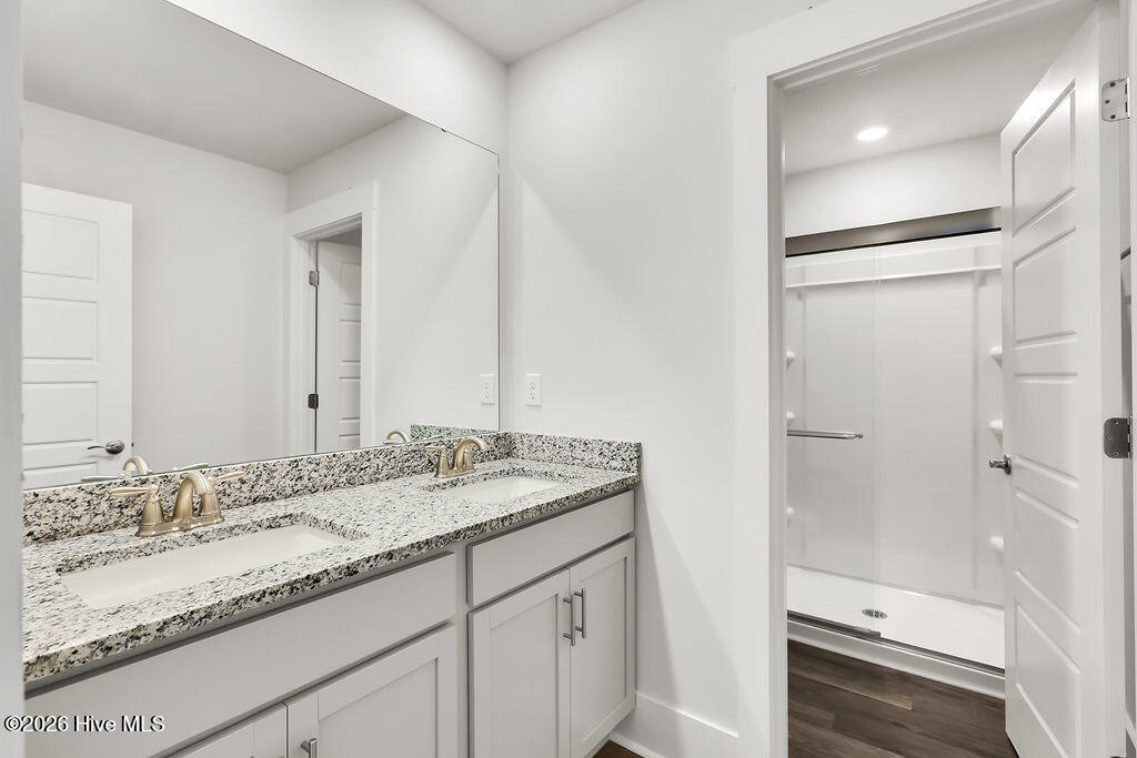 100560056 | Photo 25