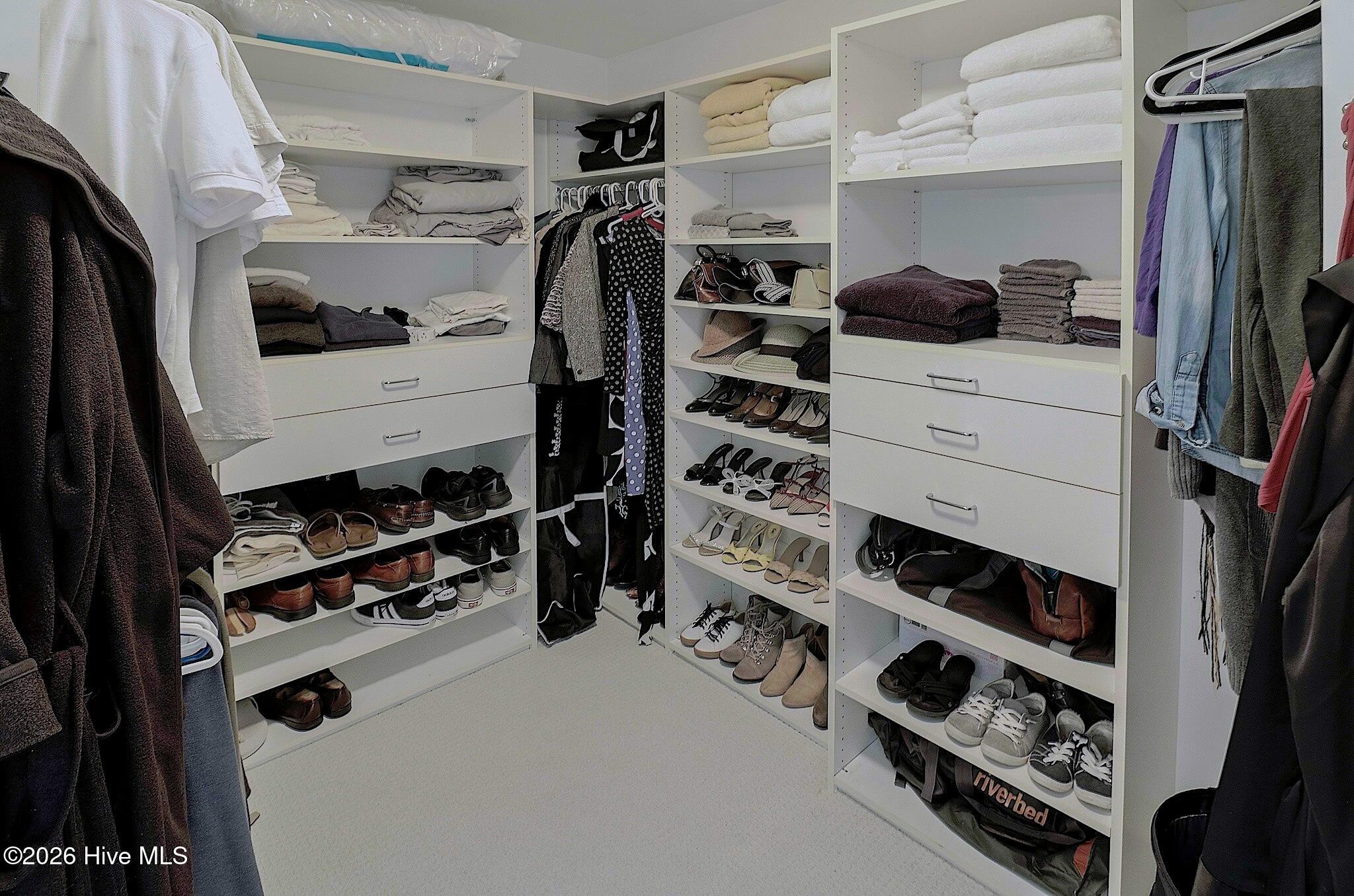 100569674 | Photo 15