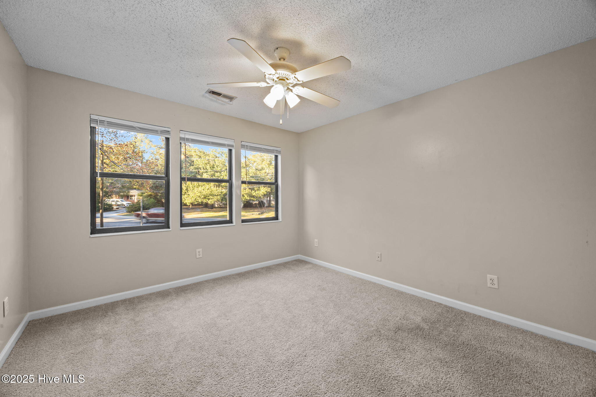 100543973 | Photo 28