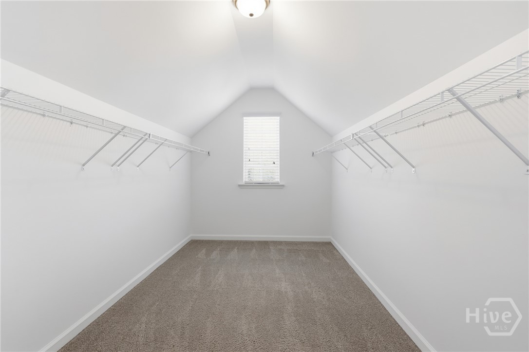 1 Walk In Closet
