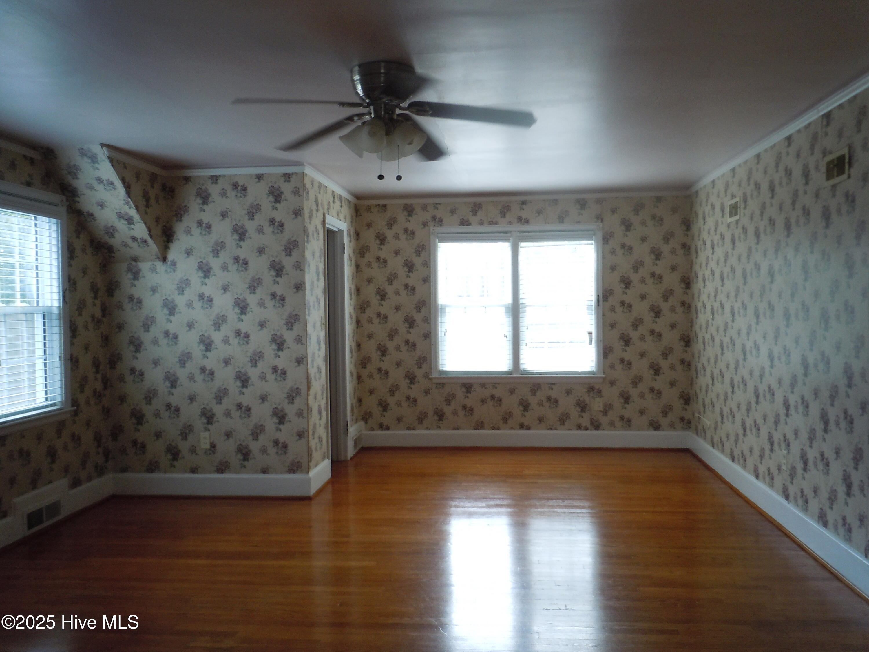 100536293 | Photo 44