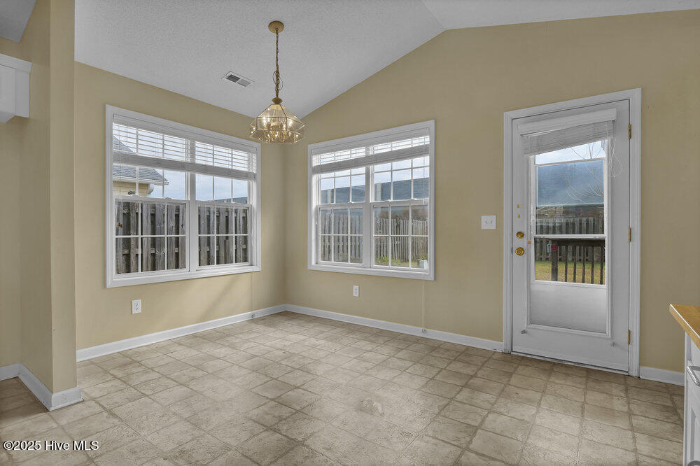 100542434 | Photo 14