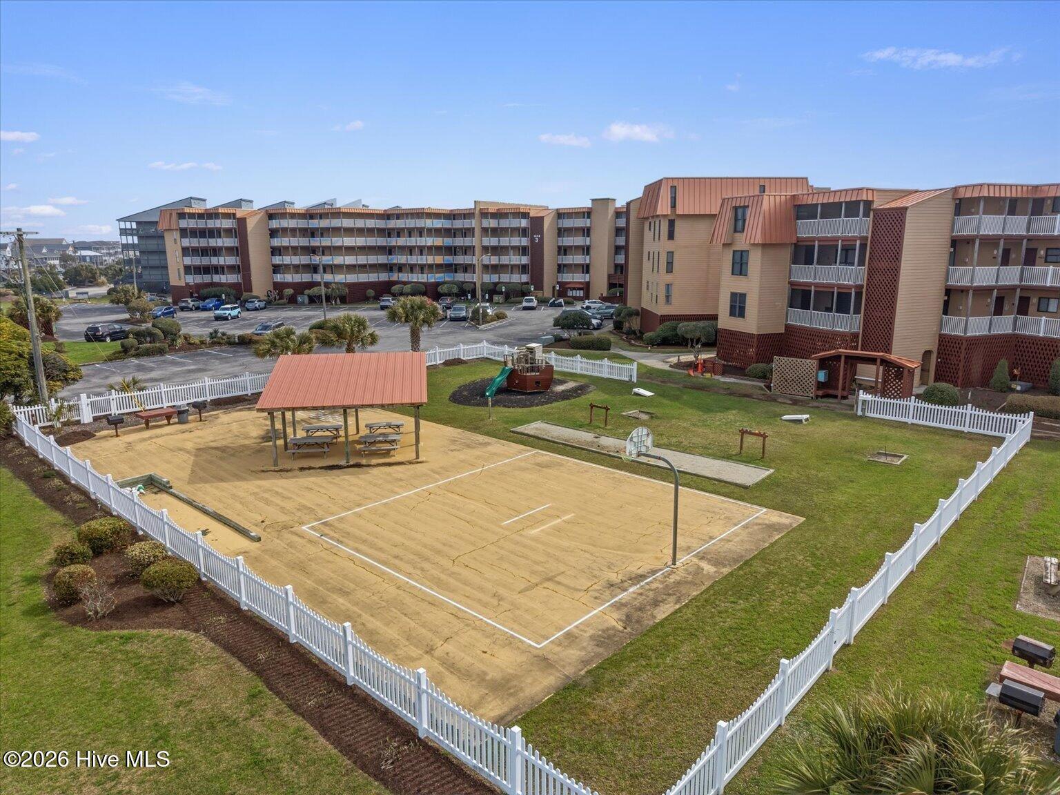 100561249 | Photo 35