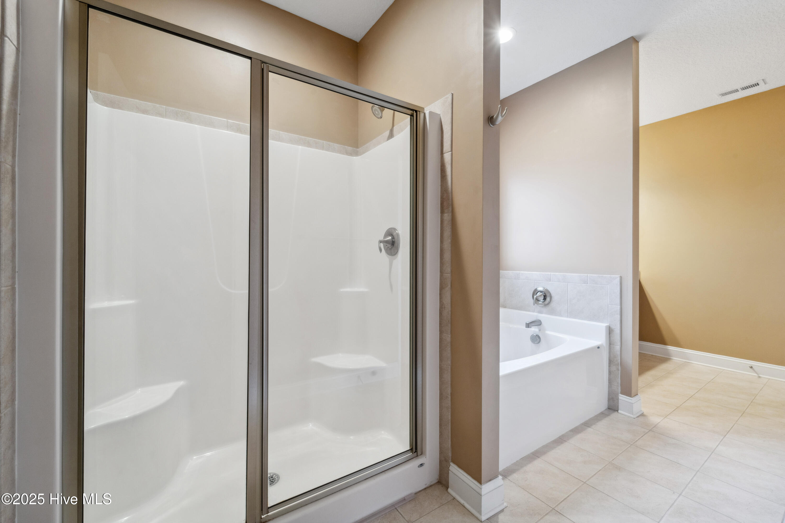 100562423 | Photo 12