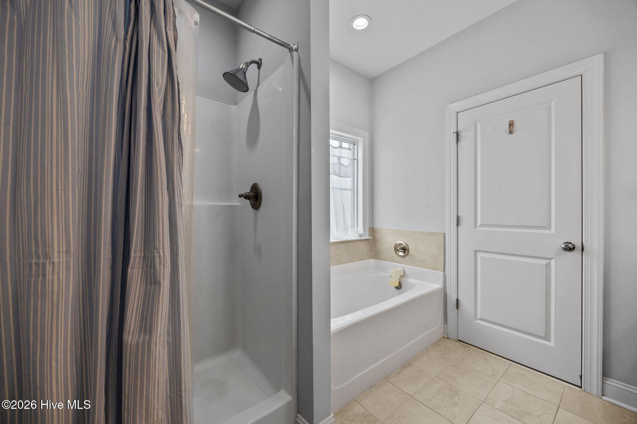 100567185 | Photo 24