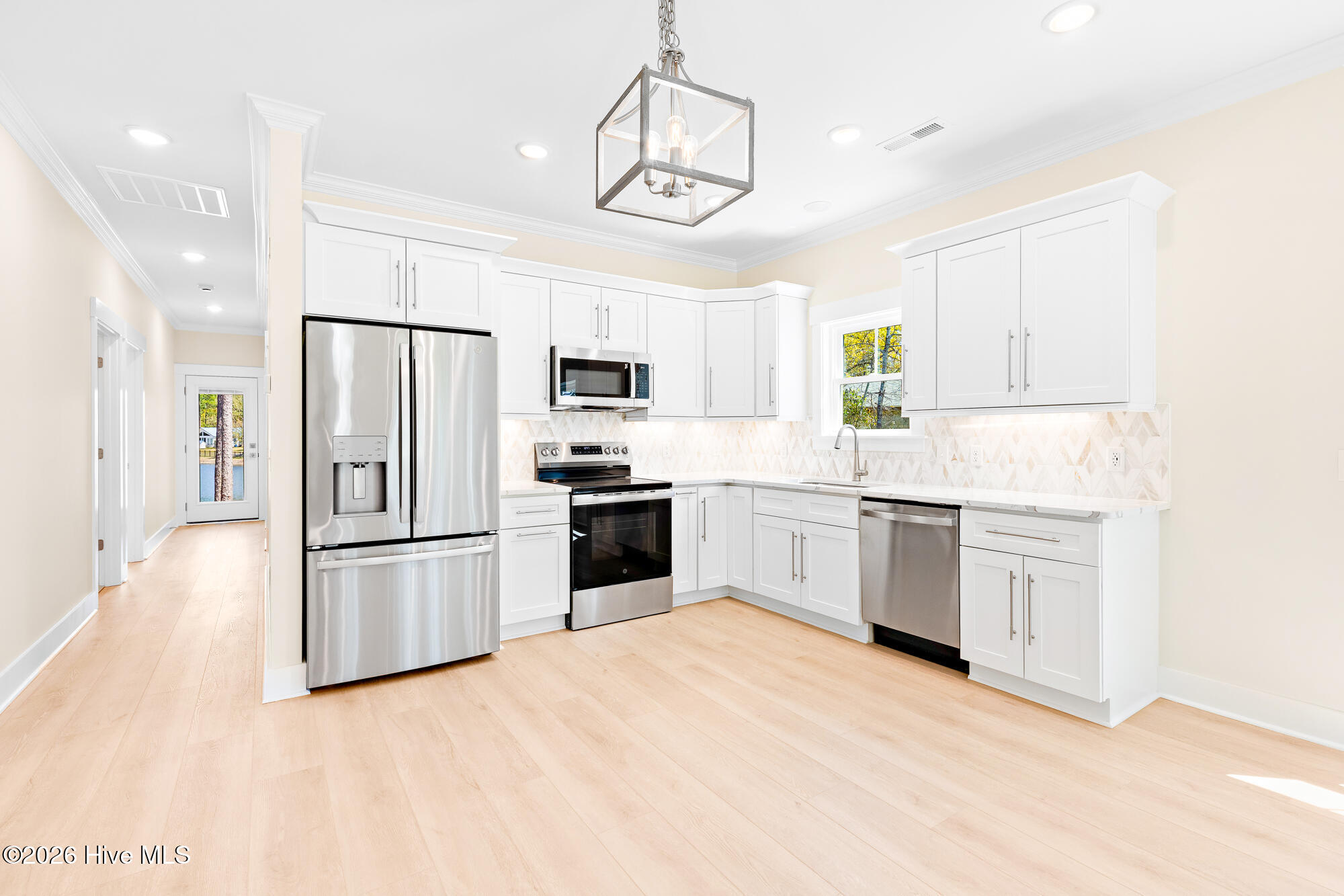 100565592 | Photo 19