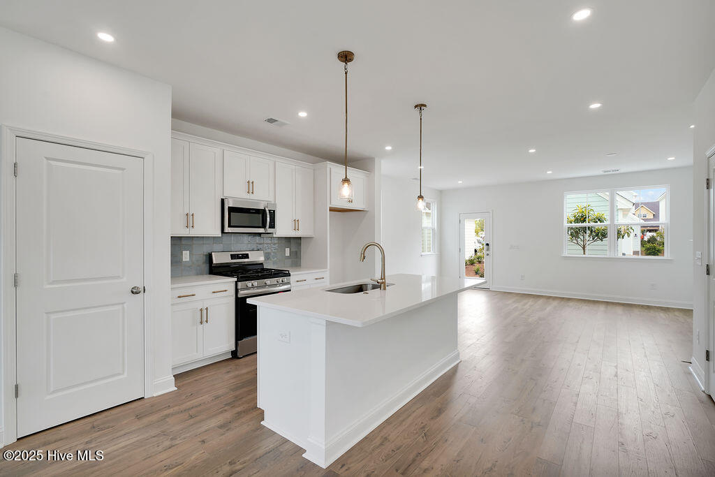 100540723 | Photo 21