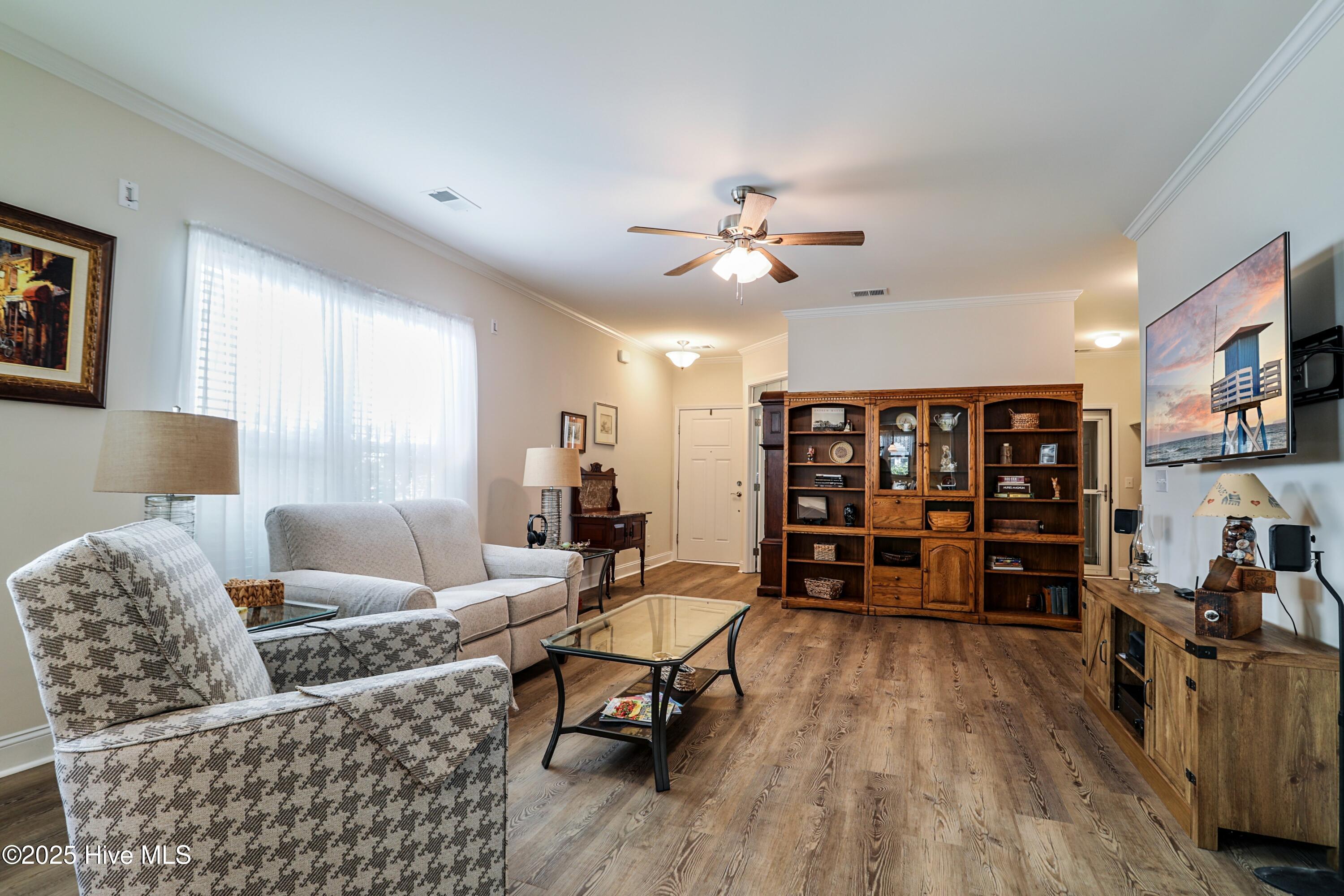 100522213 | Photo 11