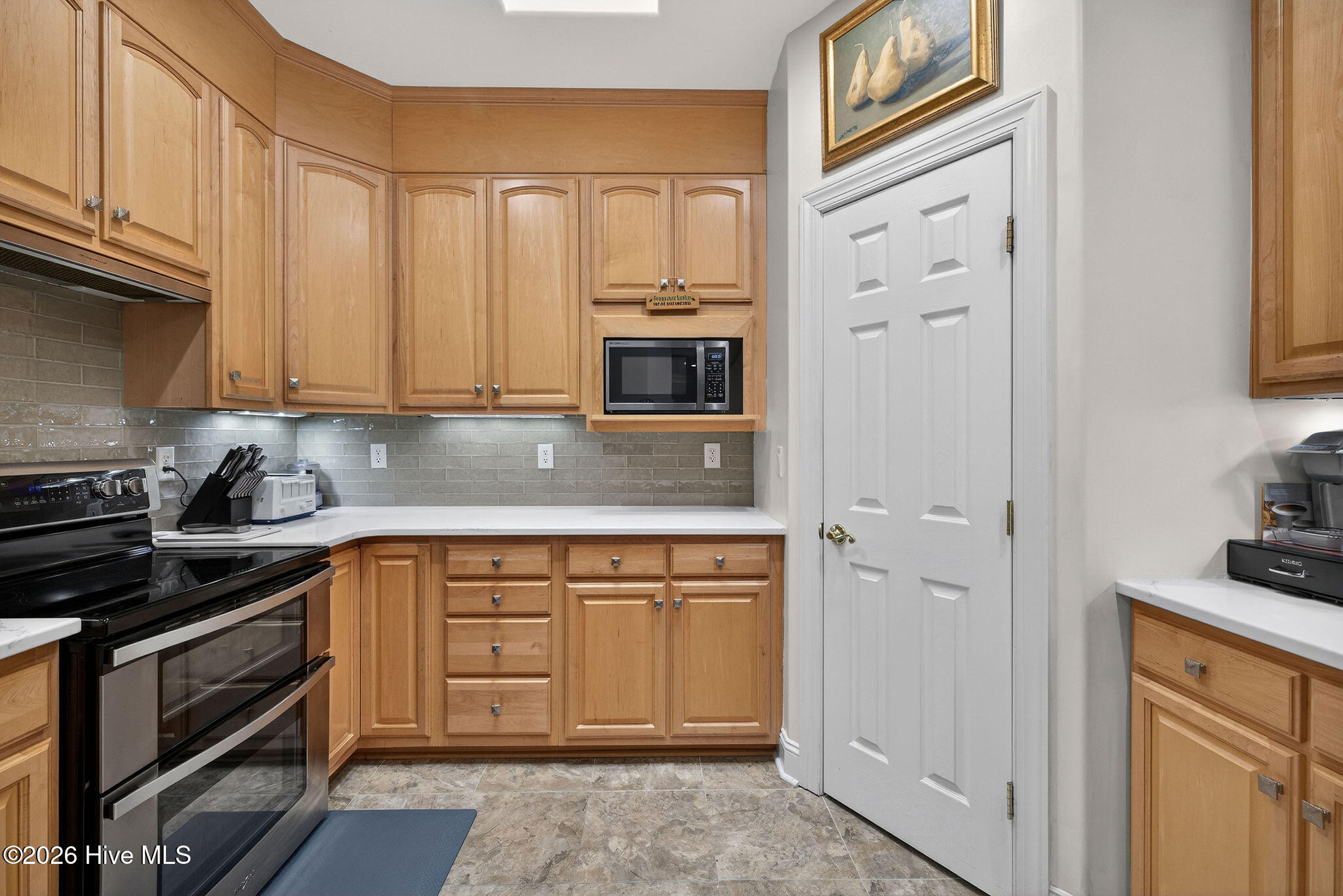 100565990 | Photo 28