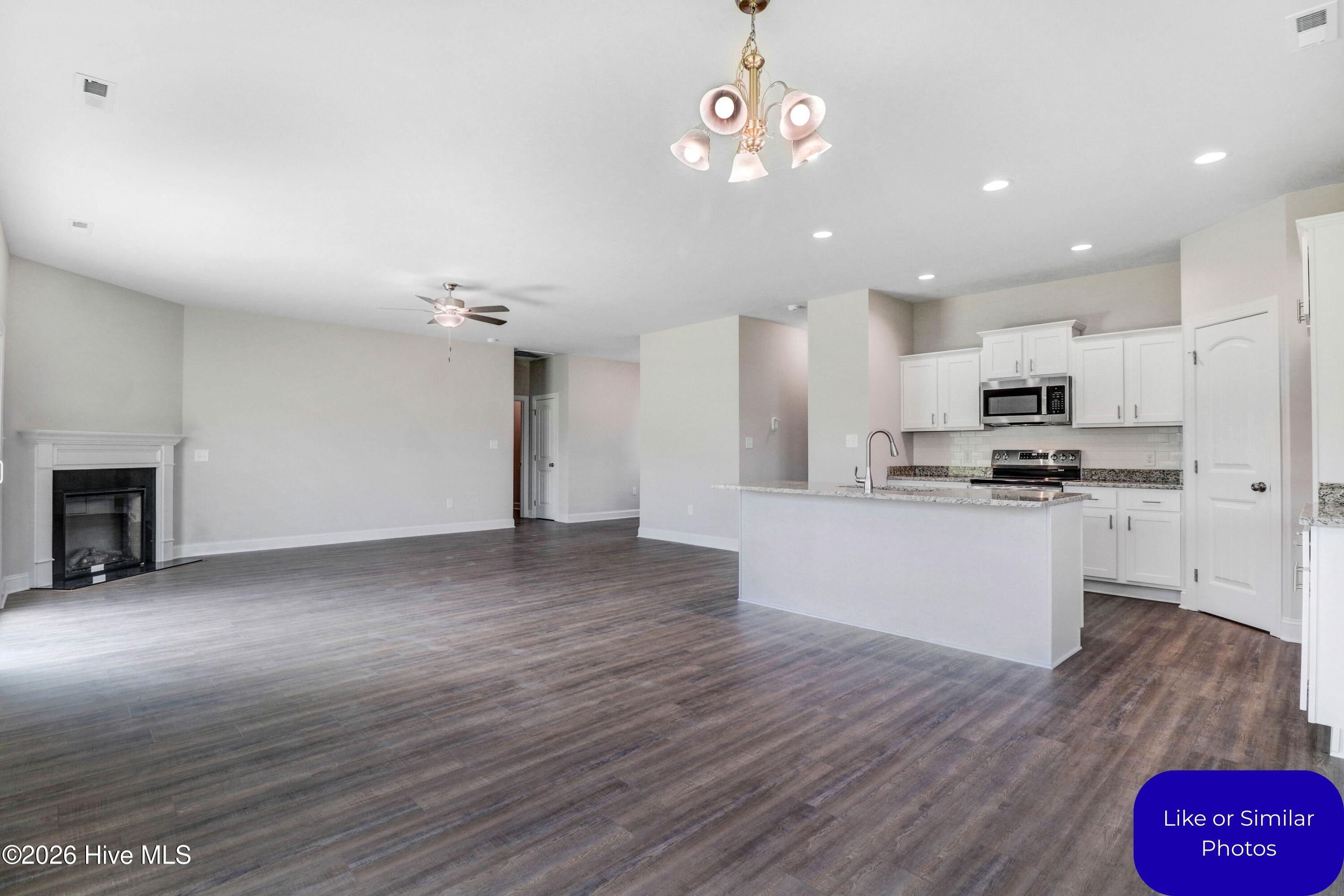 100570214 | Photo 16