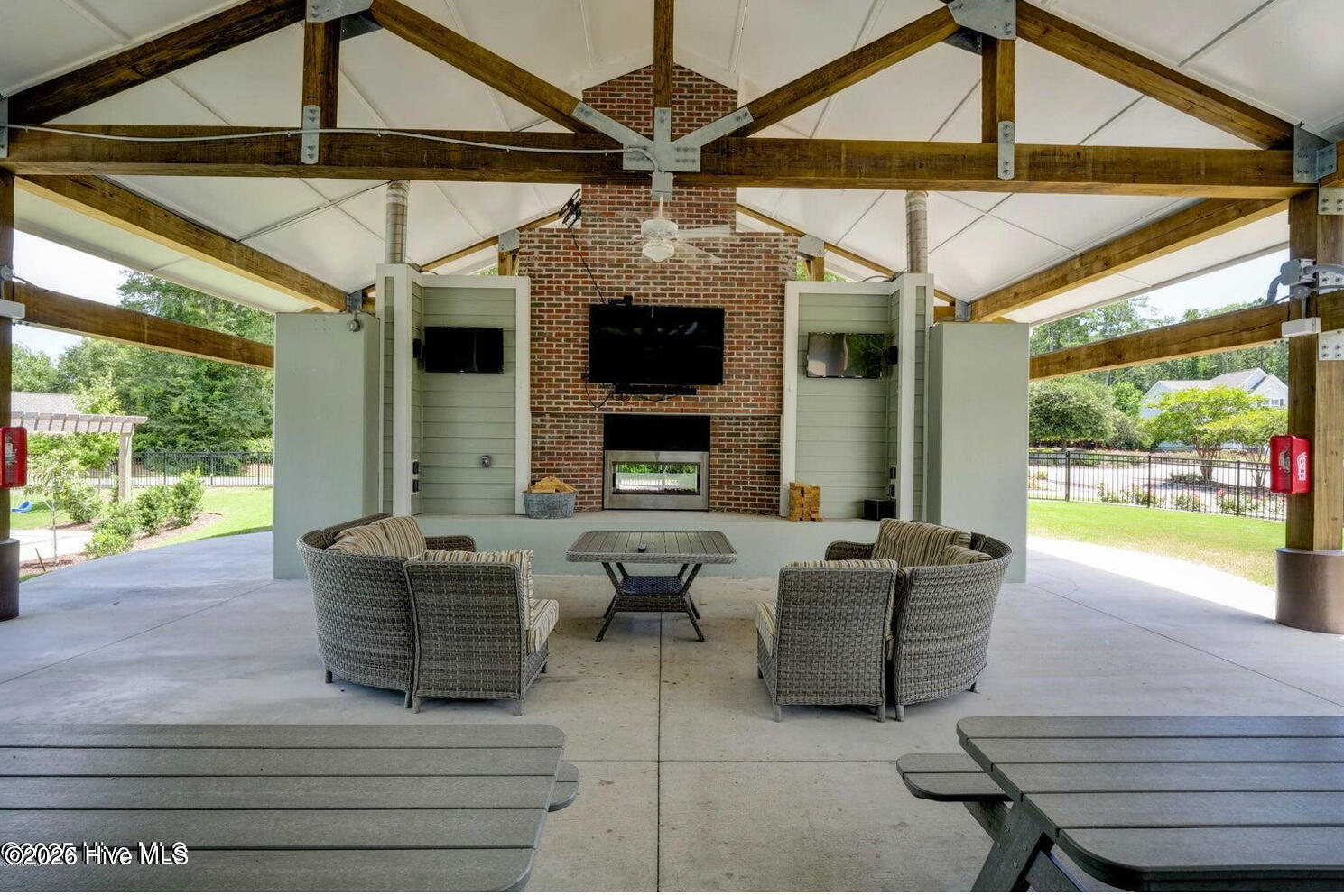 100551438 | Photo 63