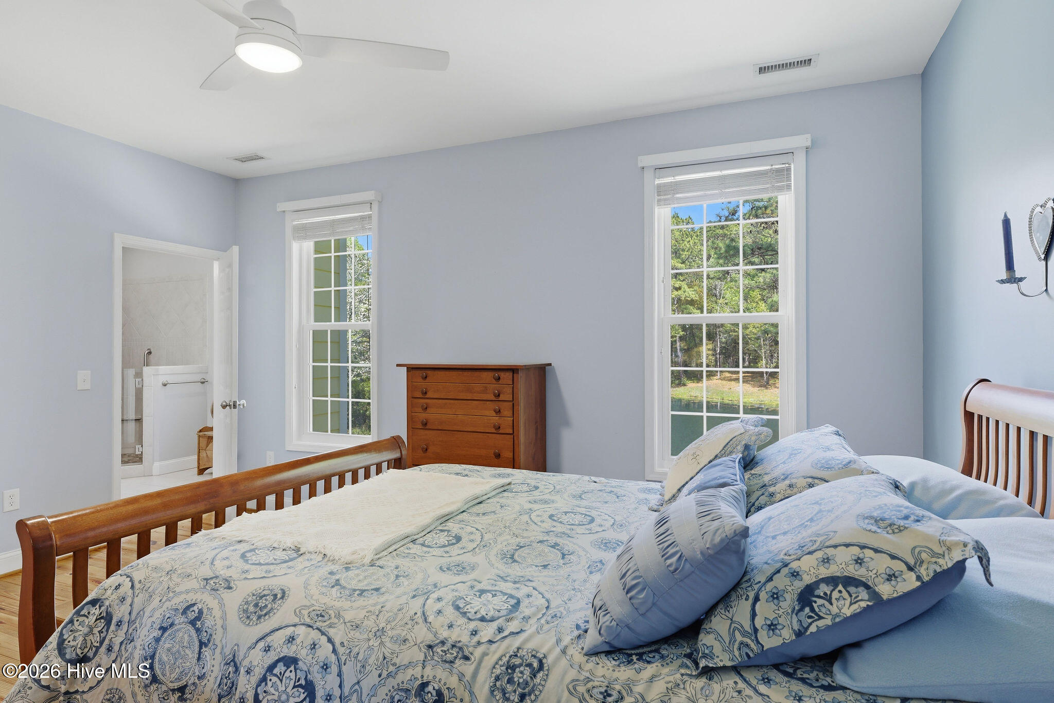 100567375 | Photo 35