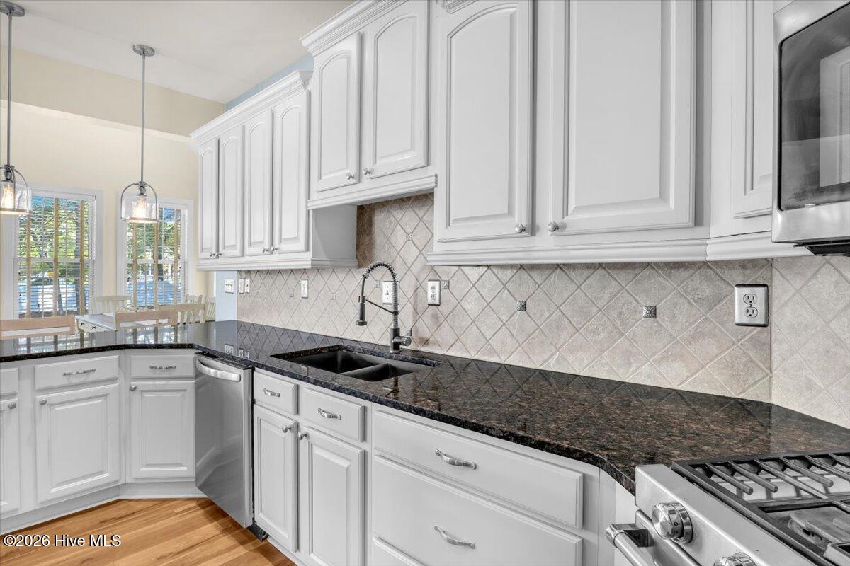 100567087 | Photo 33