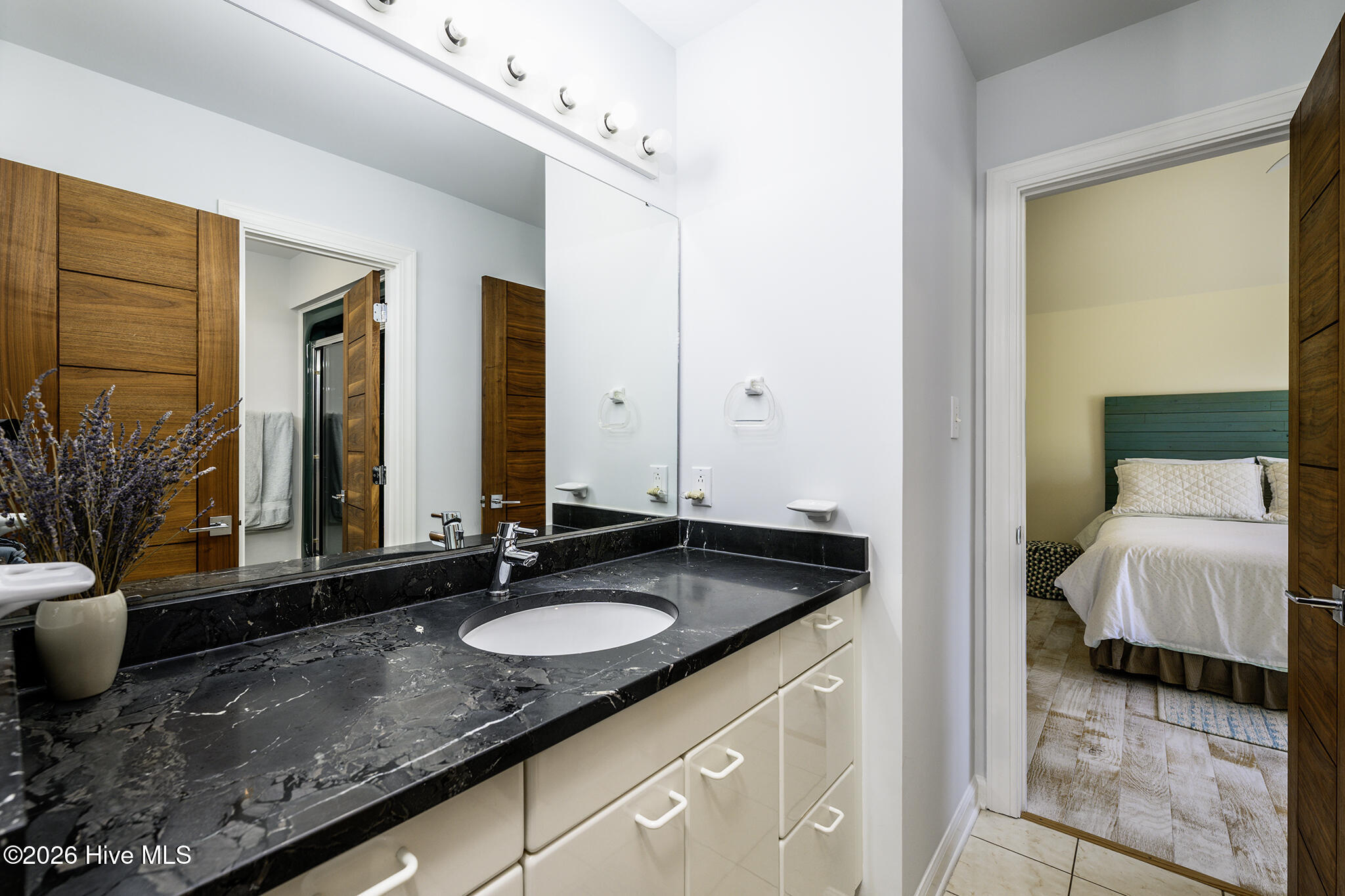 Full Bathroom Between Upstairs Bedrooms