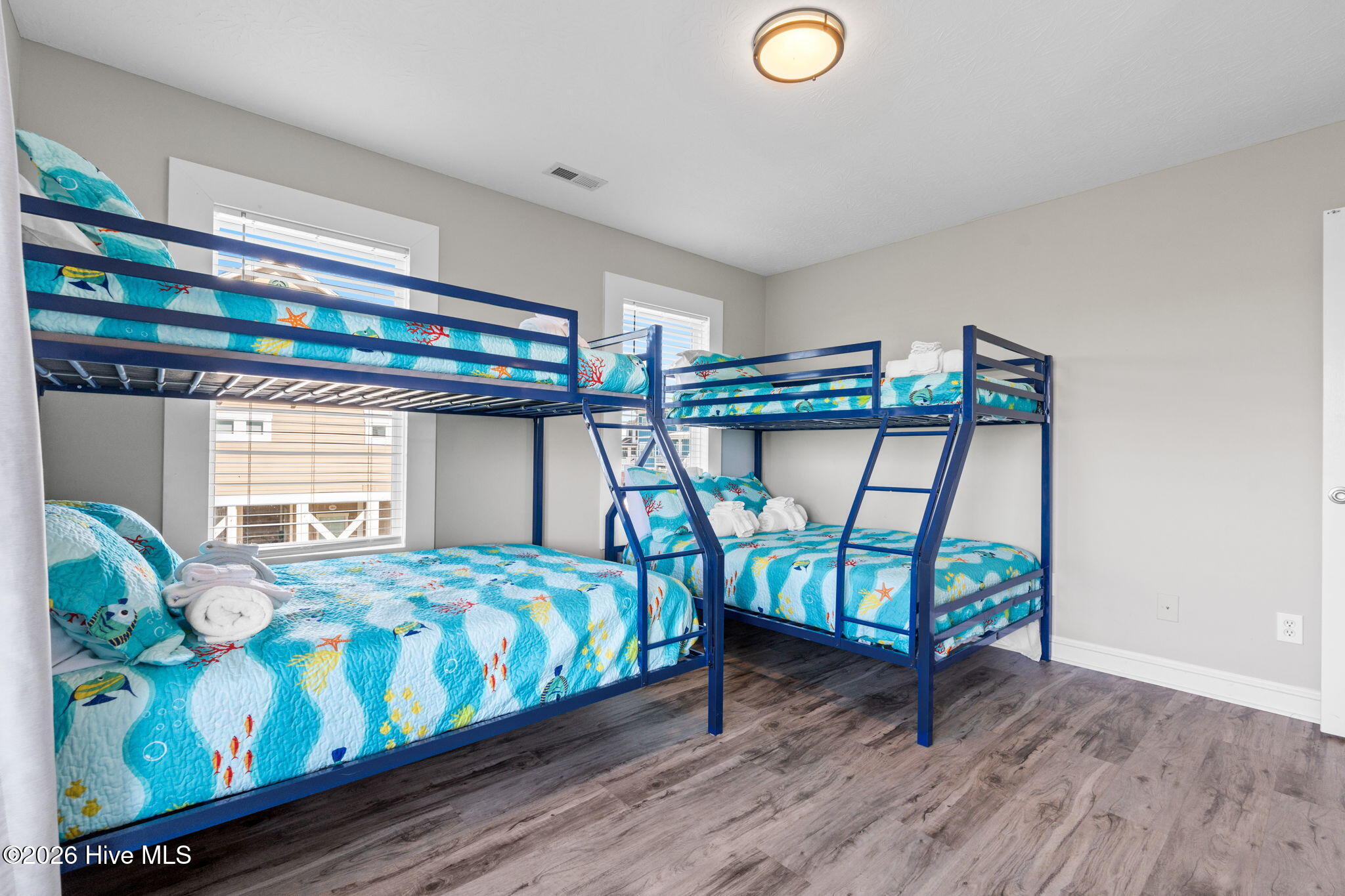 100568458 | Photo 52