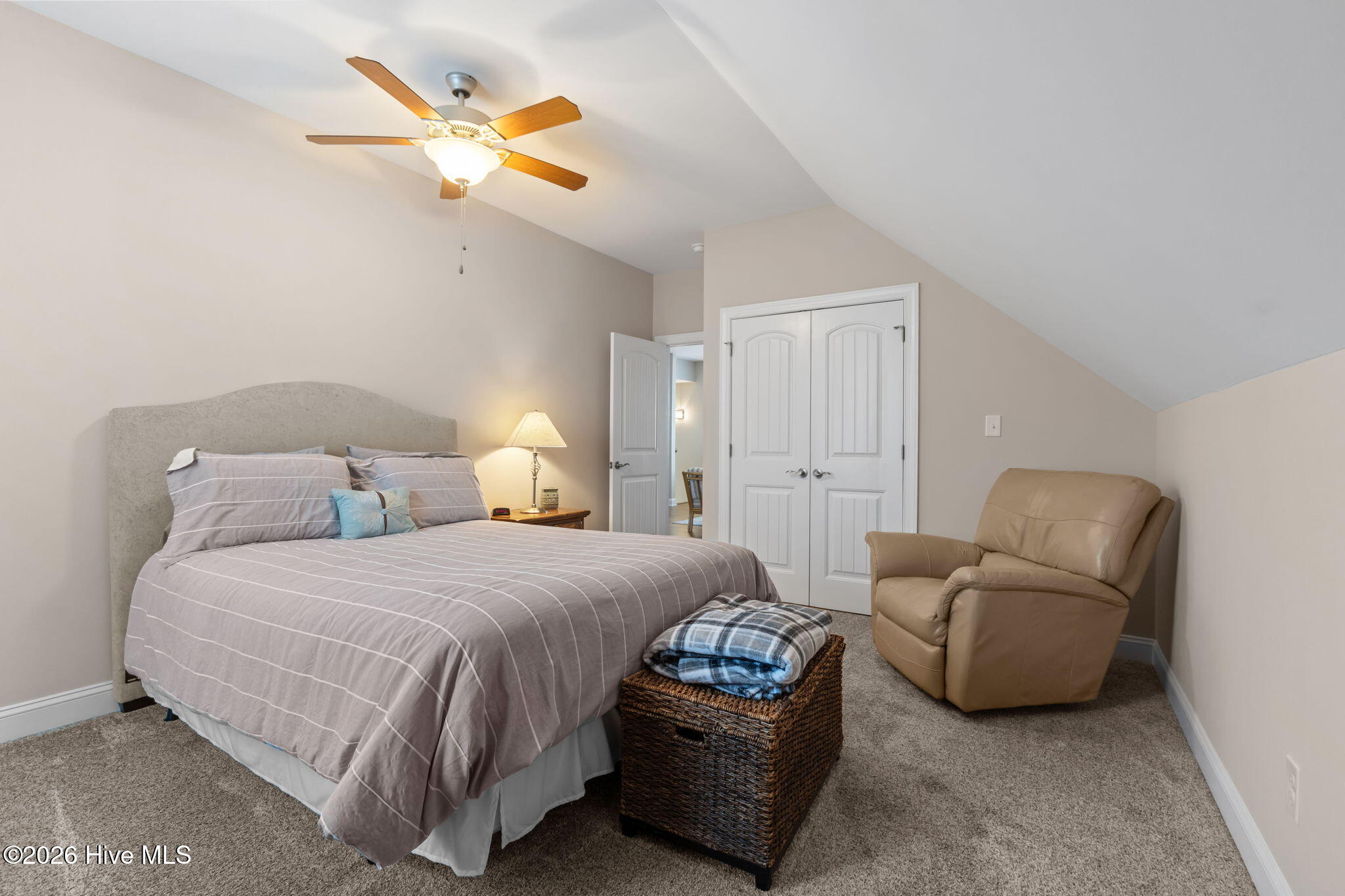 100560213 | Photo 28