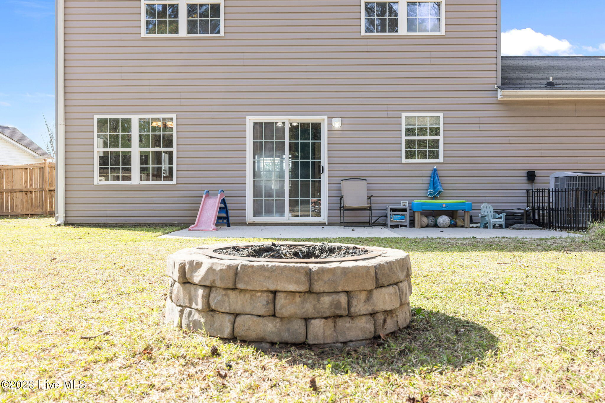 100568127 | Photo 51